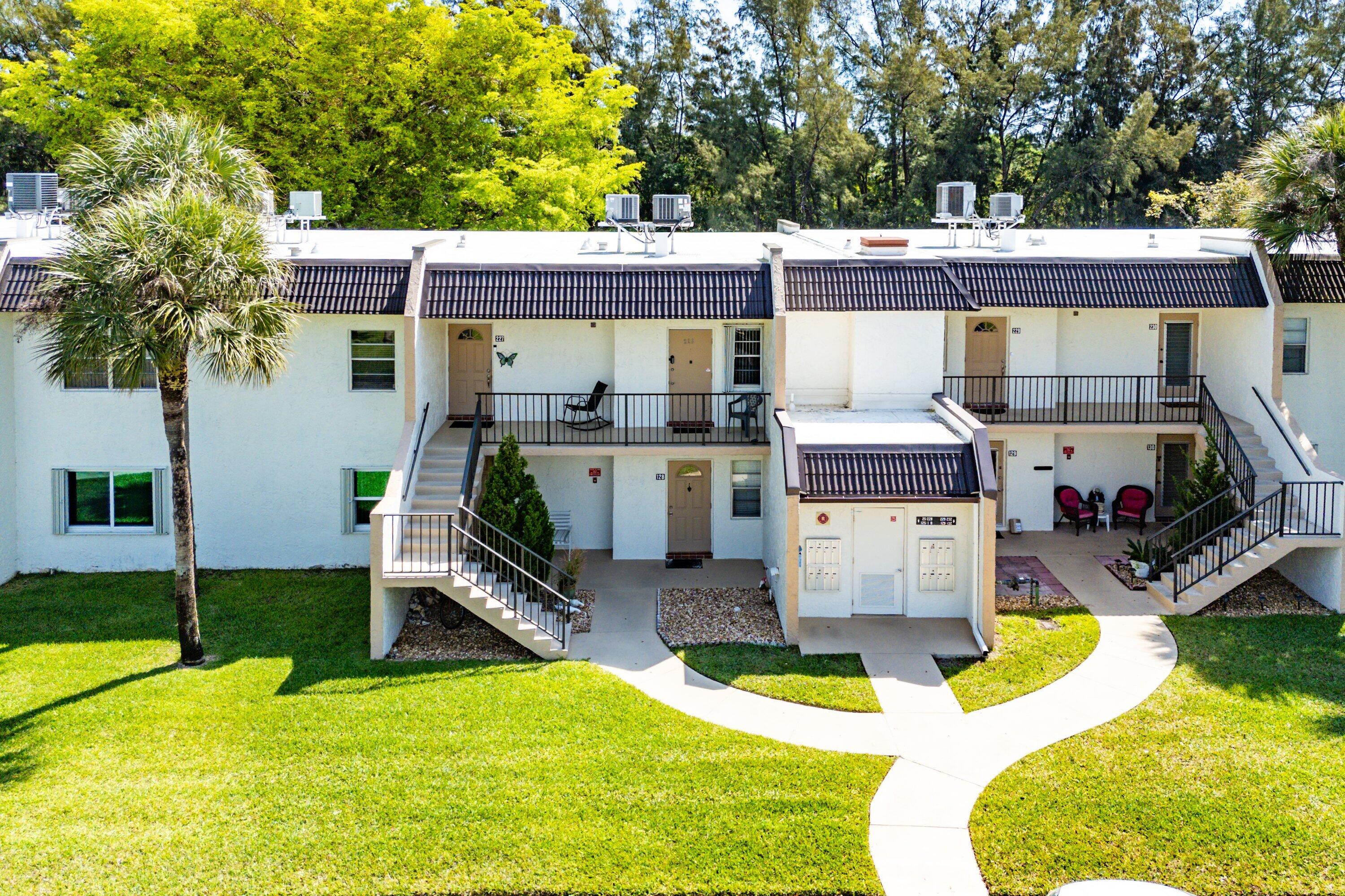 GOLDEN LAKES VILLAGE COND - Residential