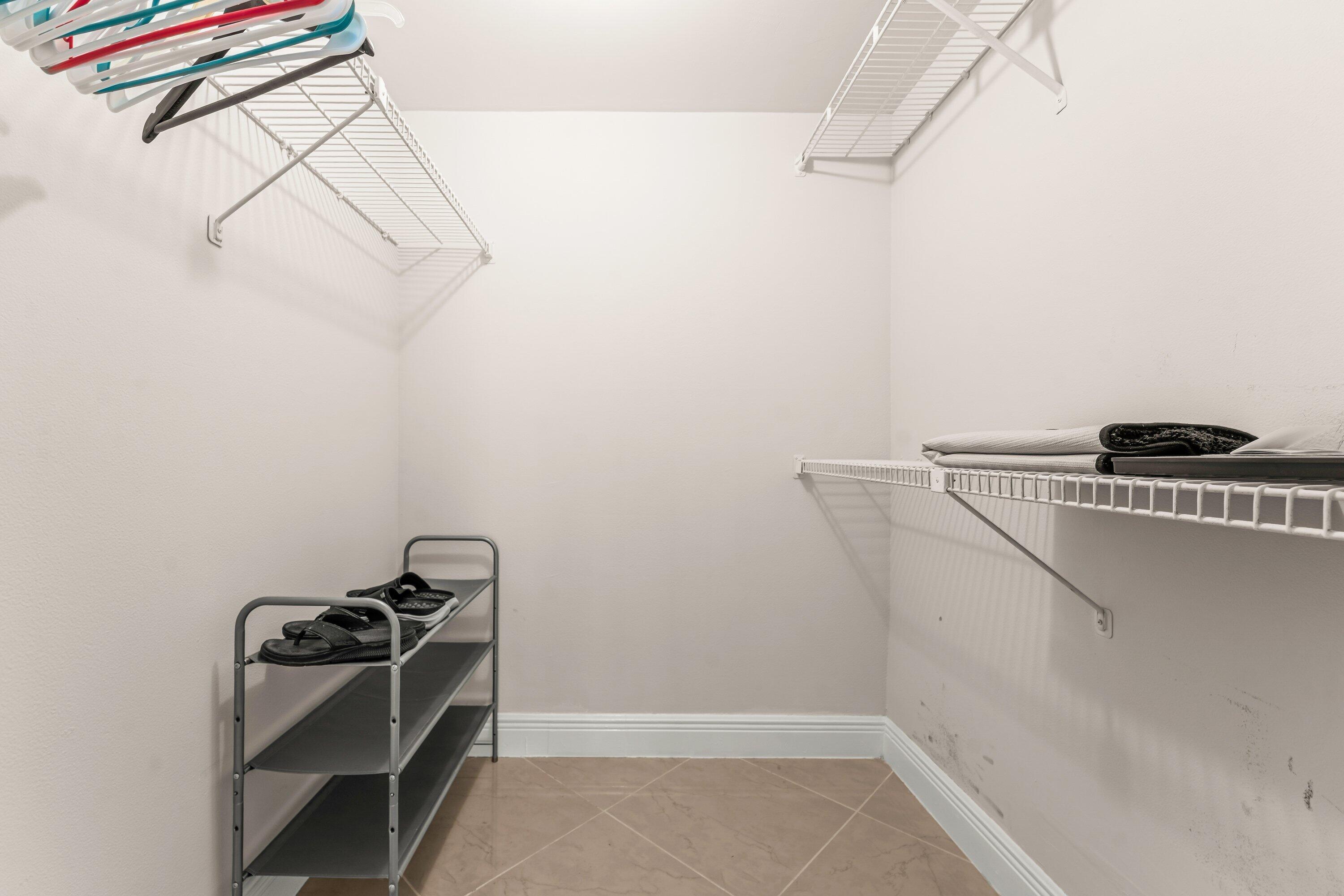 GOLDEN LAKES VILLAGE COND - Residential