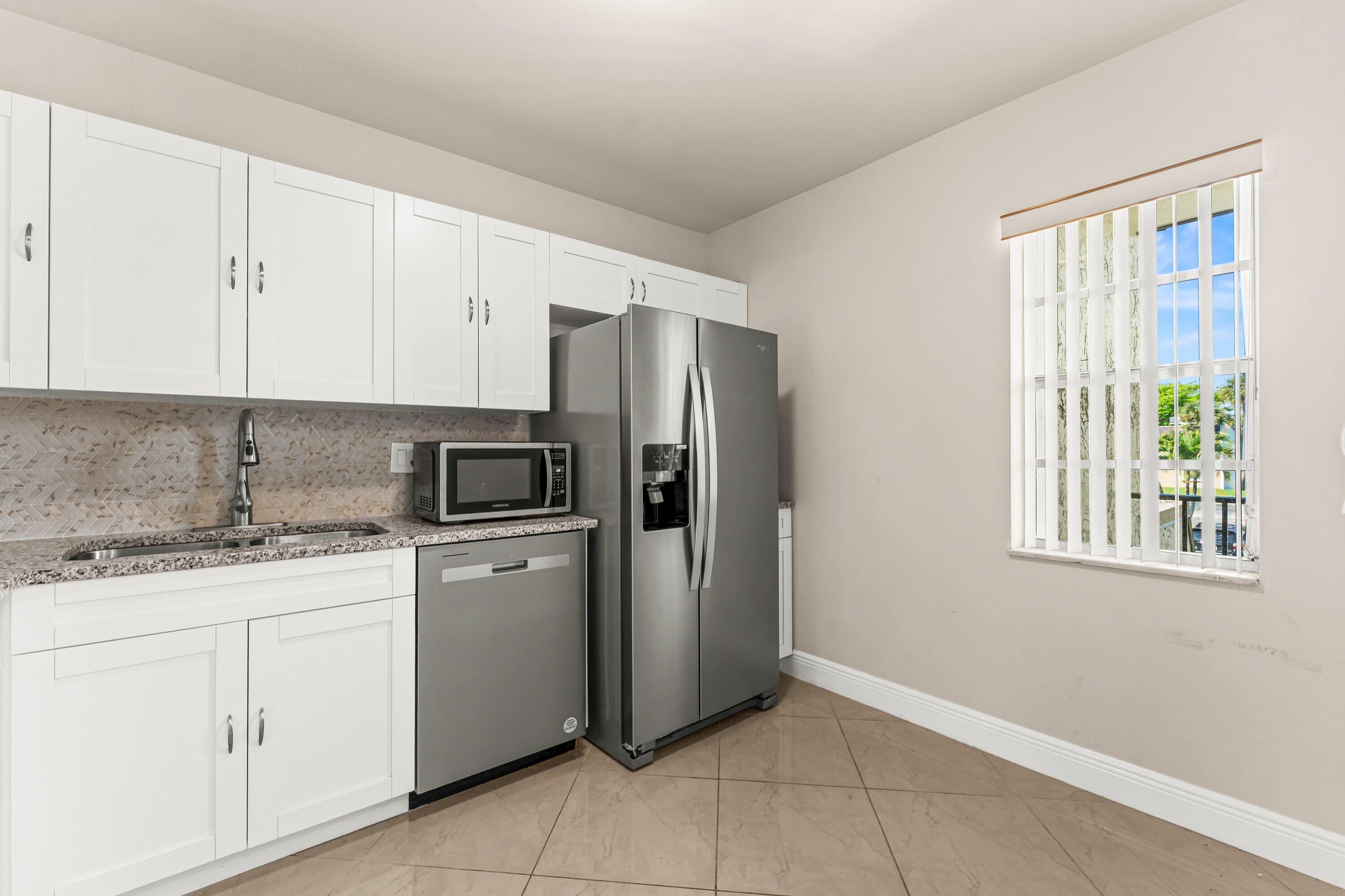 GOLDEN LAKES VILLAGE COND - Residential