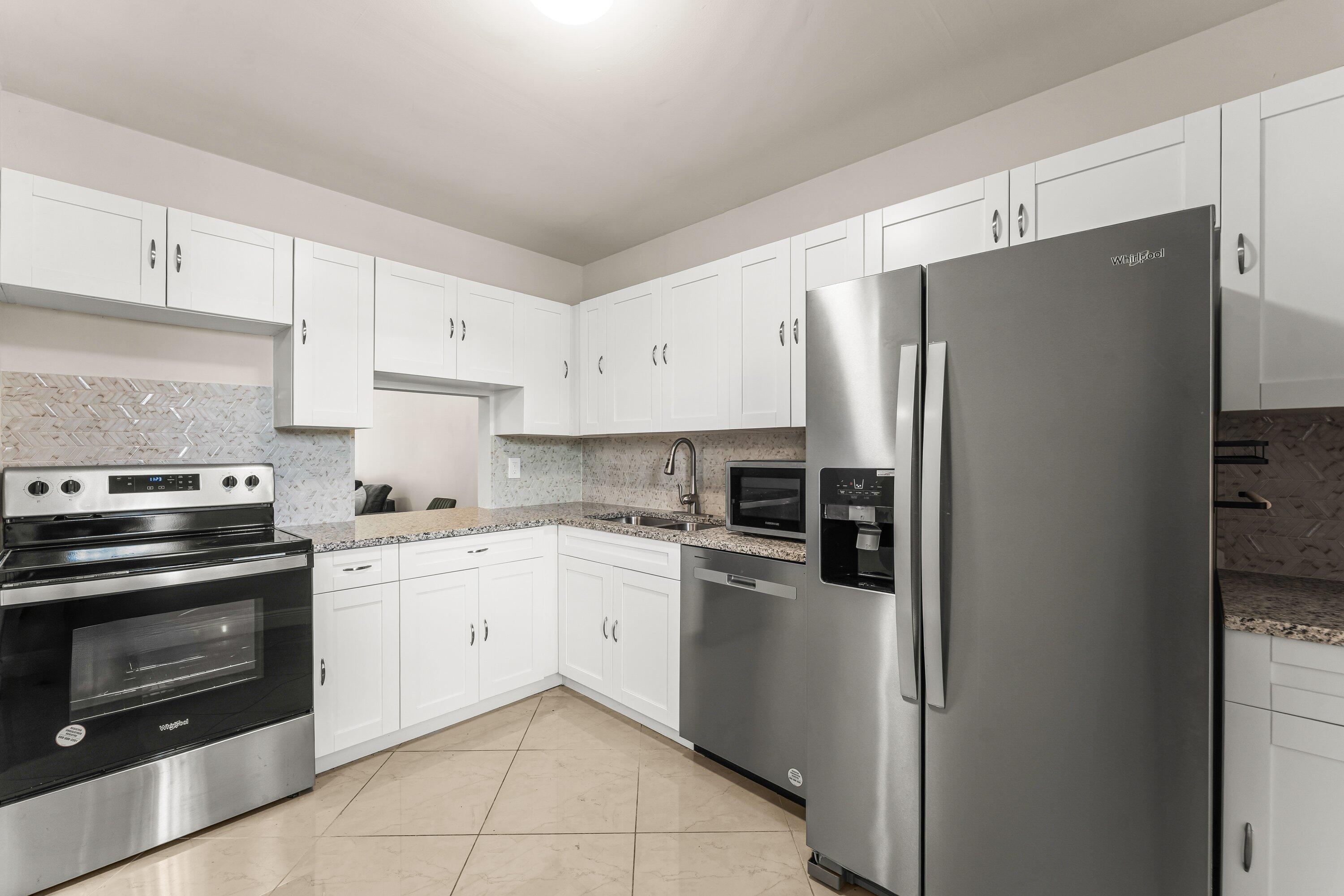 GOLDEN LAKES VILLAGE COND - Residential