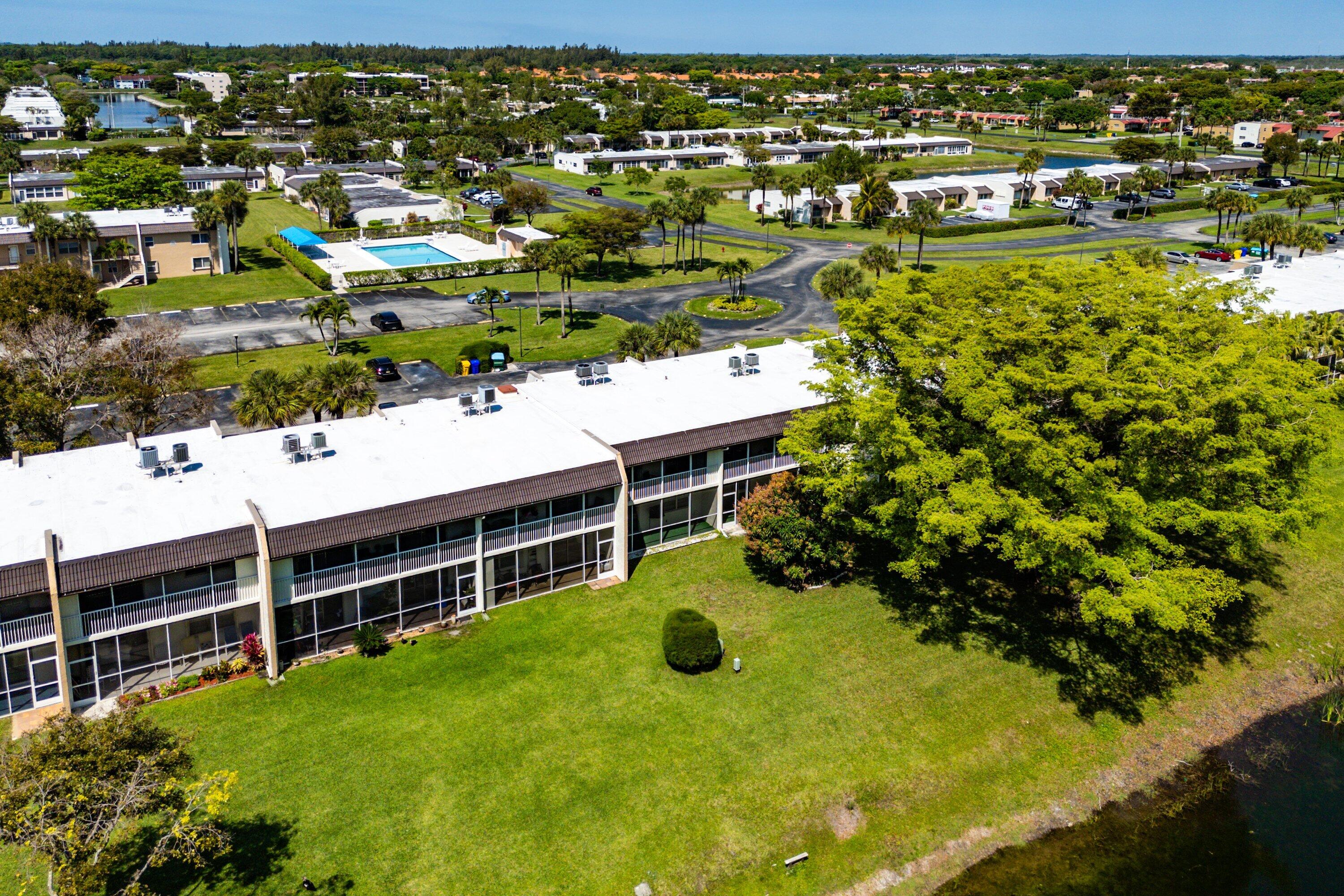 GOLDEN LAKES VILLAGE COND - Residential