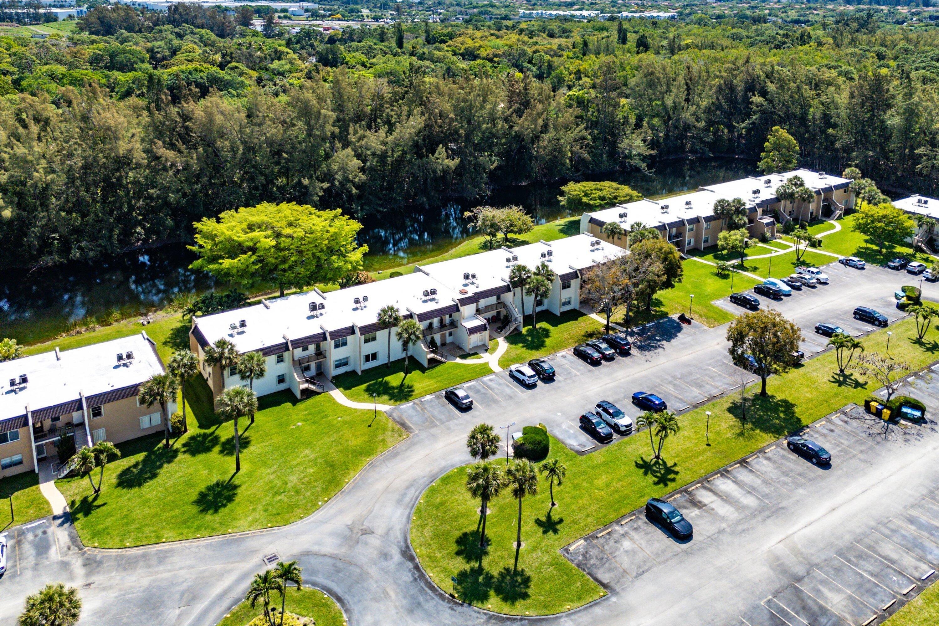 GOLDEN LAKES VILLAGE COND - Residential