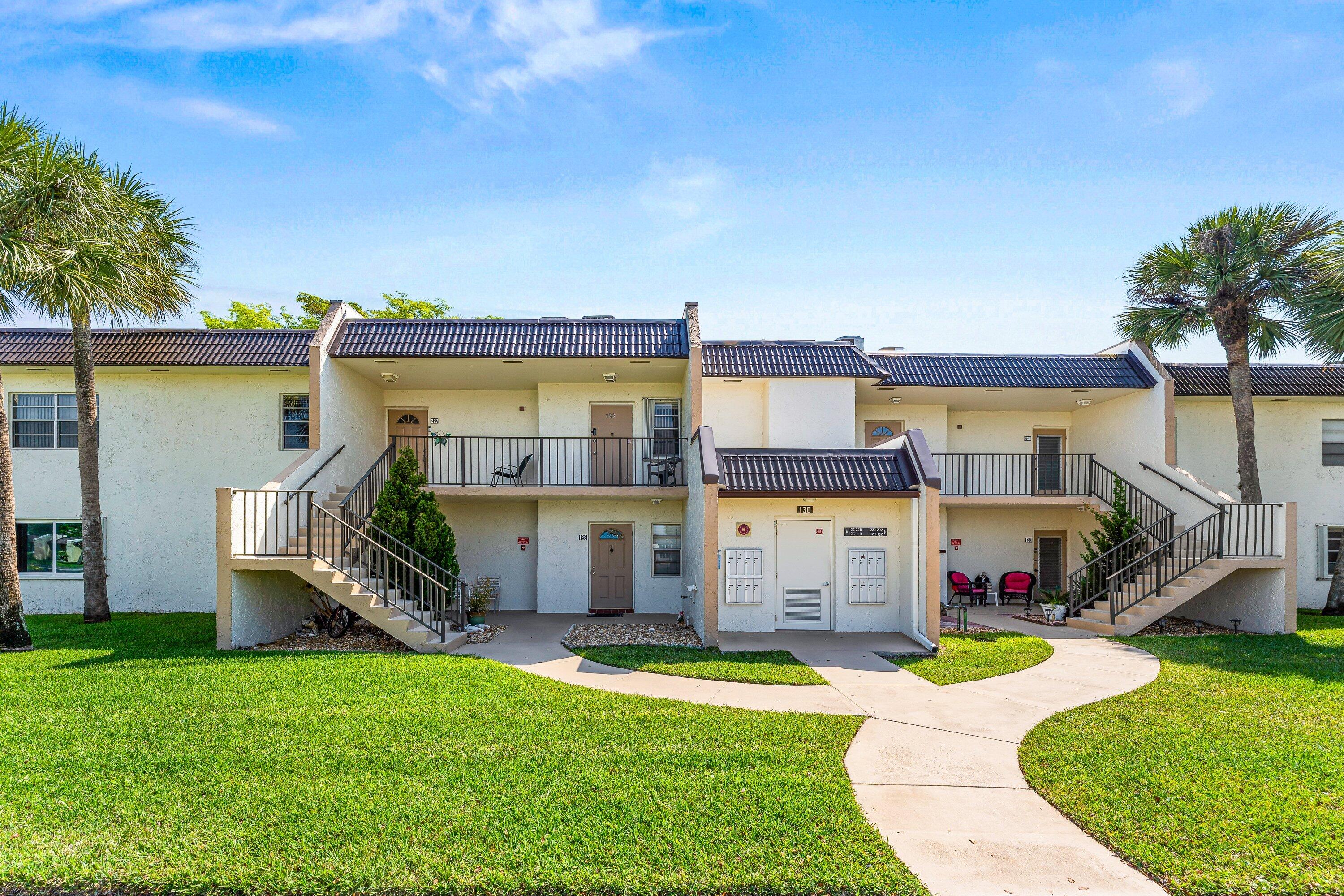 GOLDEN LAKES VILLAGE COND - Residential