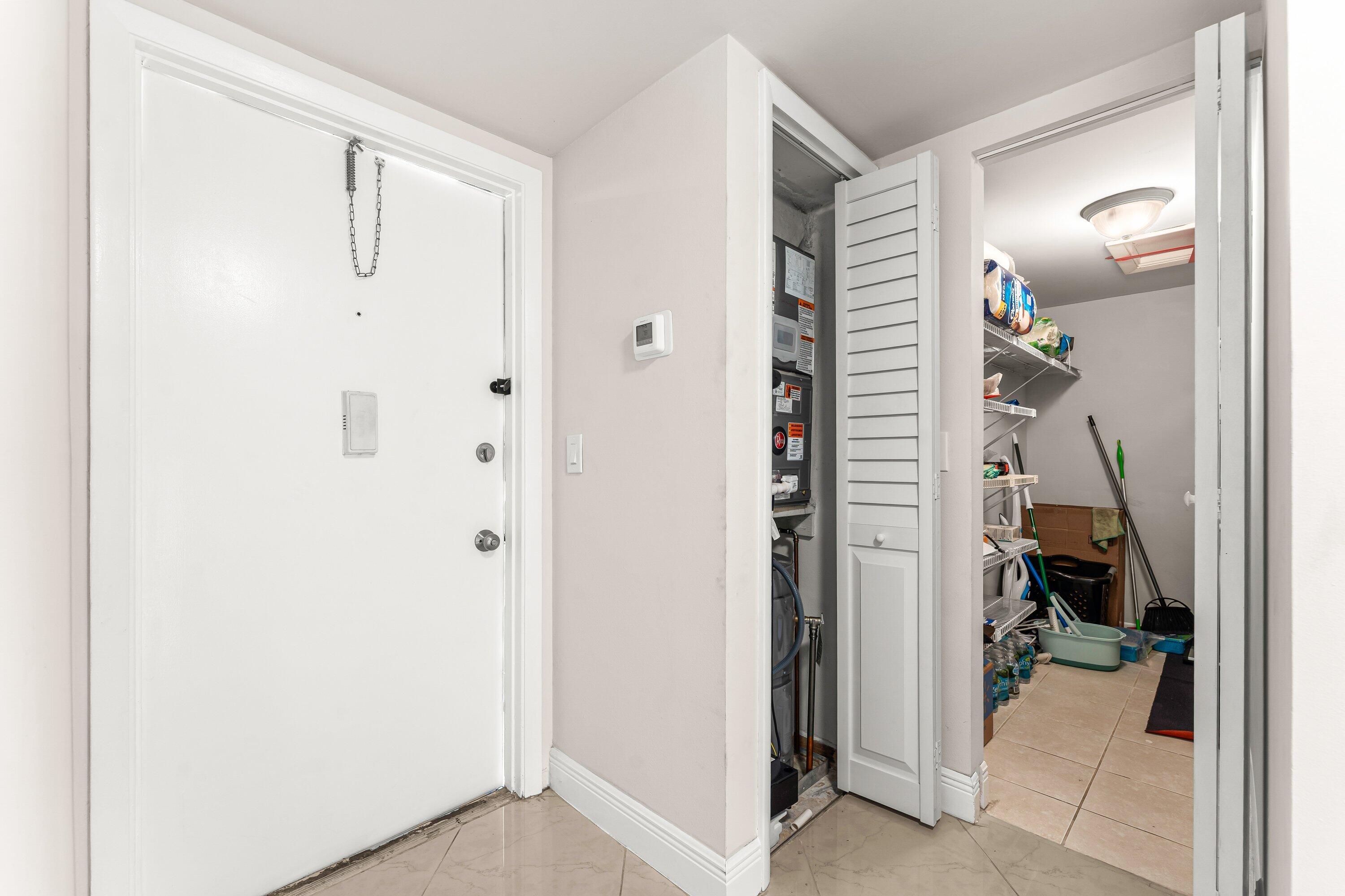 GOLDEN LAKES VILLAGE COND - Residential