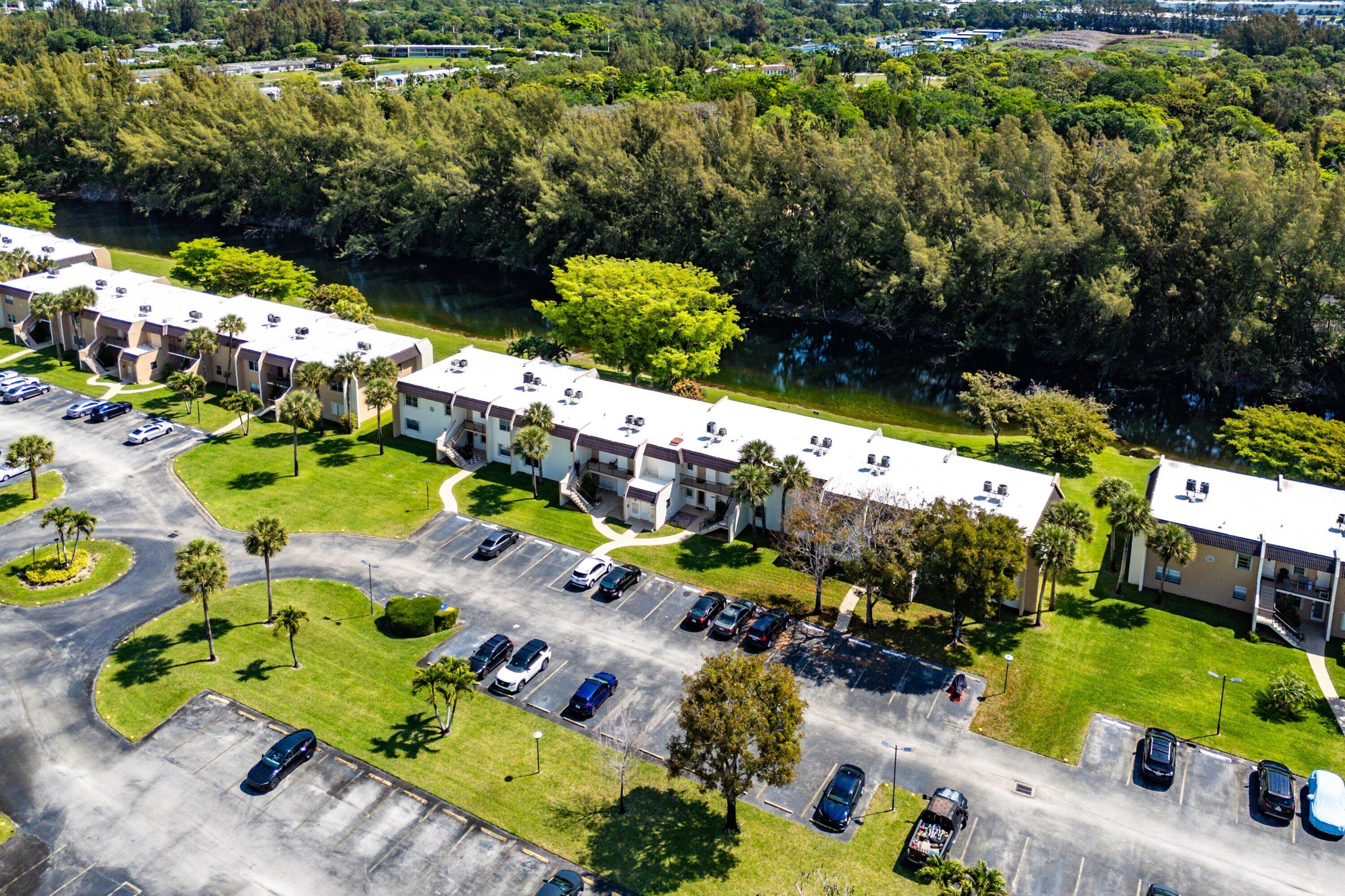 GOLDEN LAKES VILLAGE COND - Residential