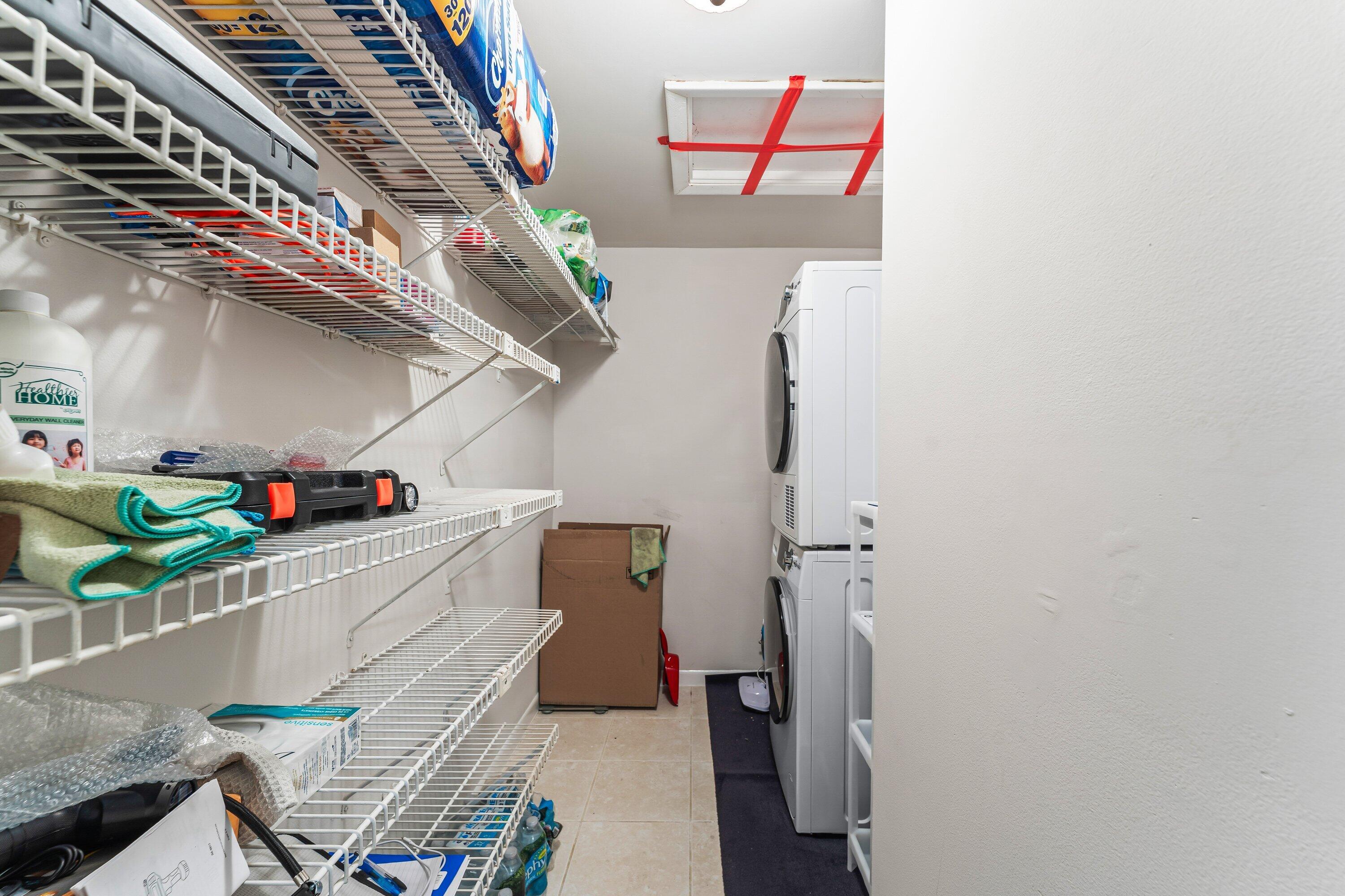 GOLDEN LAKES VILLAGE COND - Residential