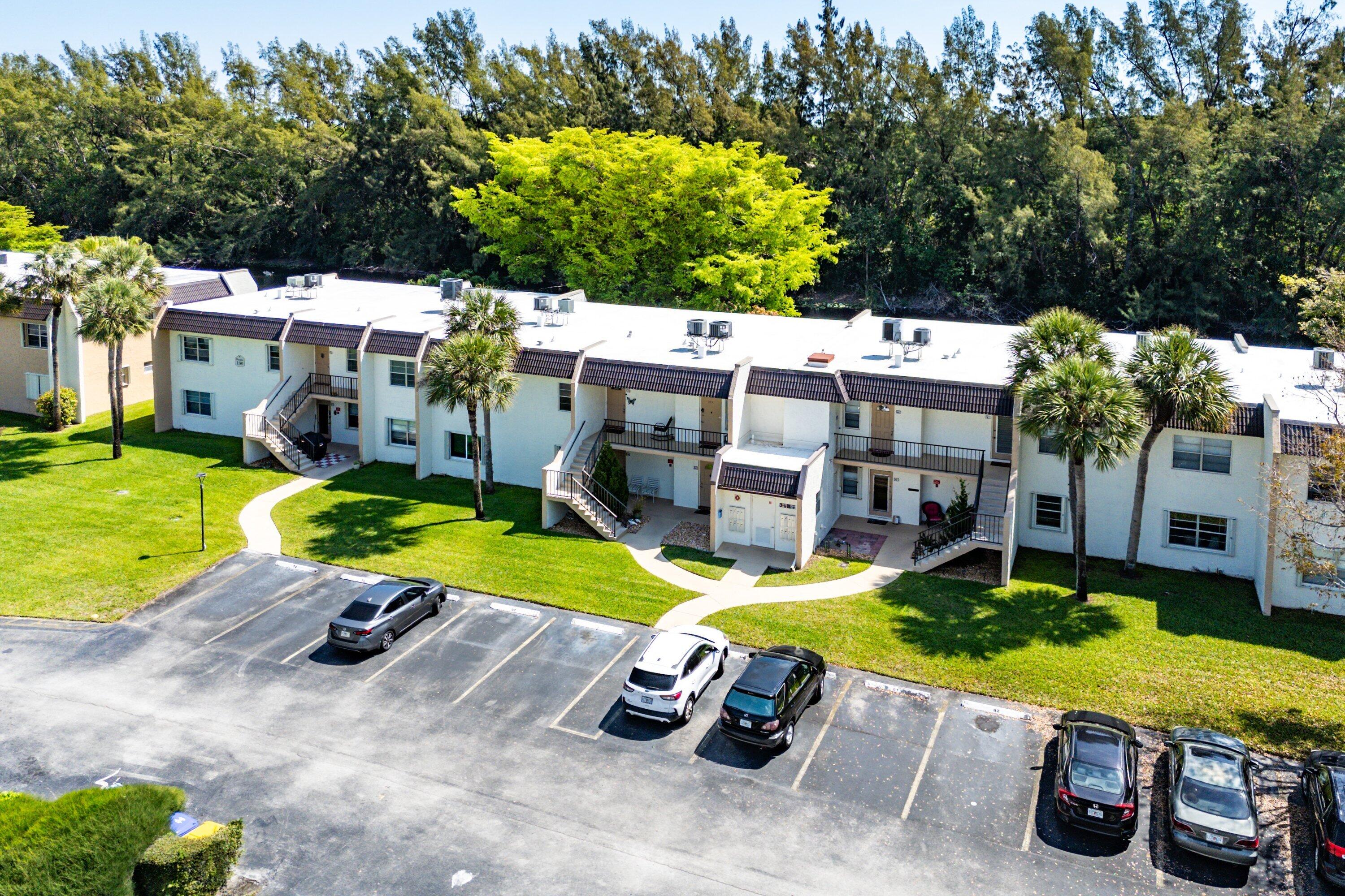 GOLDEN LAKES VILLAGE COND - Residential