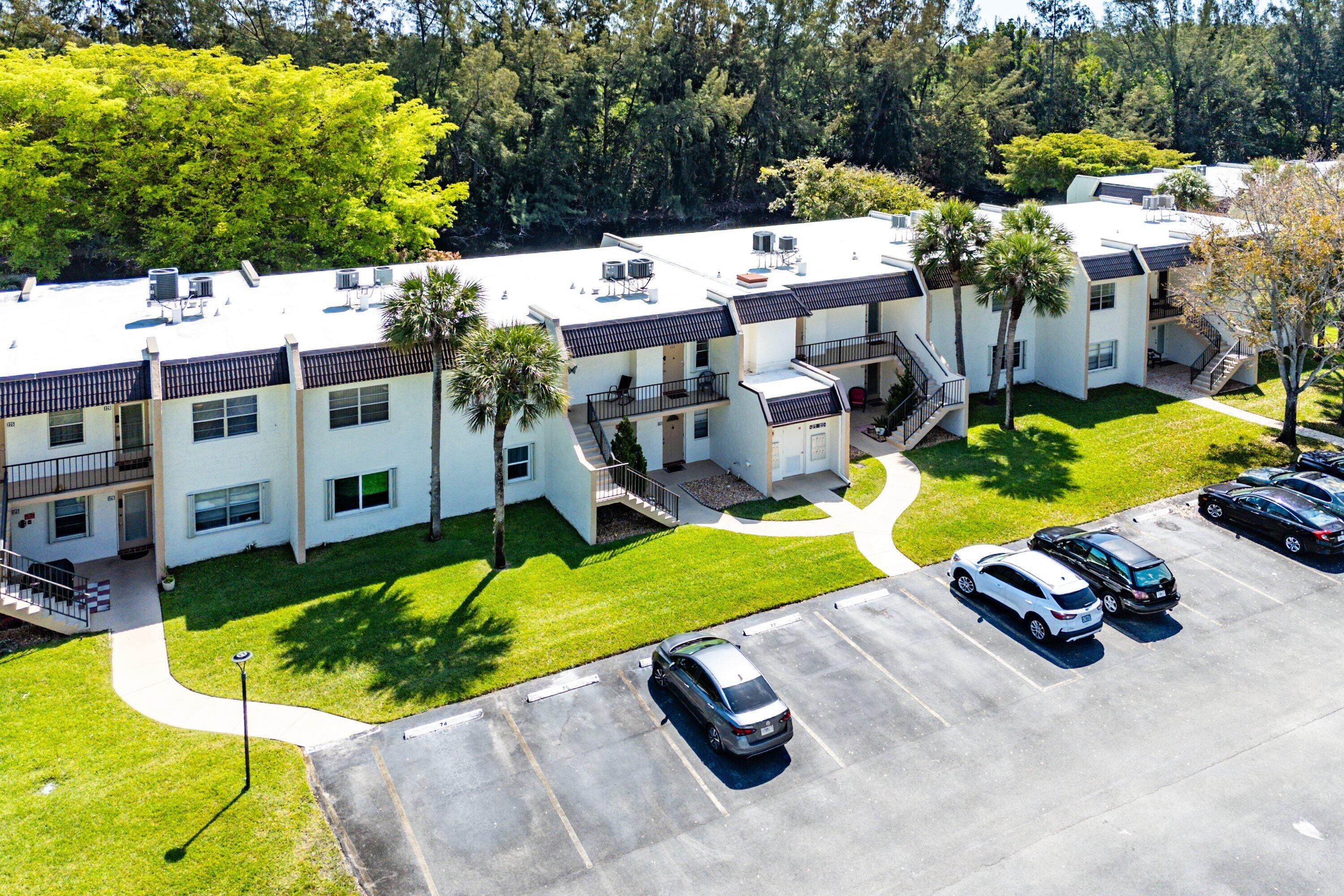 GOLDEN LAKES VILLAGE COND - Residential