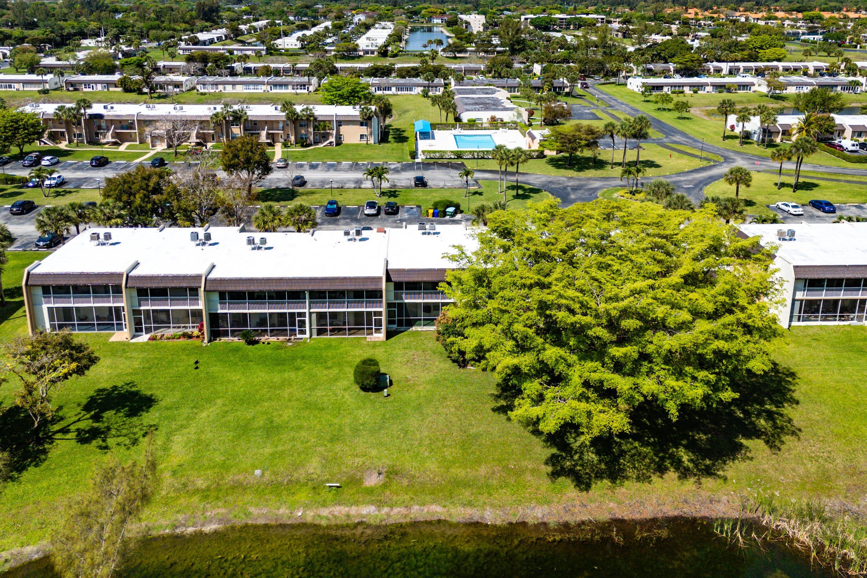 GOLDEN LAKES VILLAGE COND - Residential