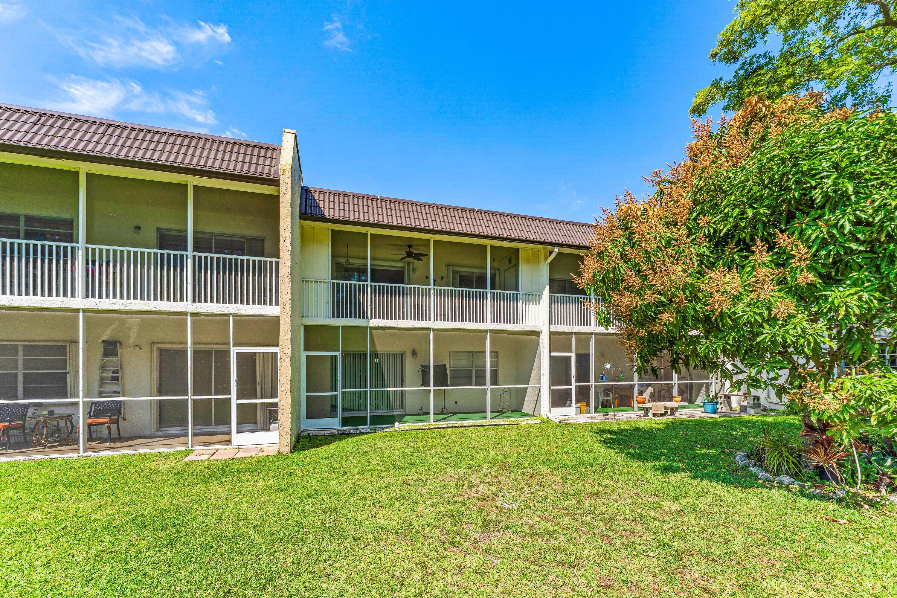 GOLDEN LAKES VILLAGE COND - Residential