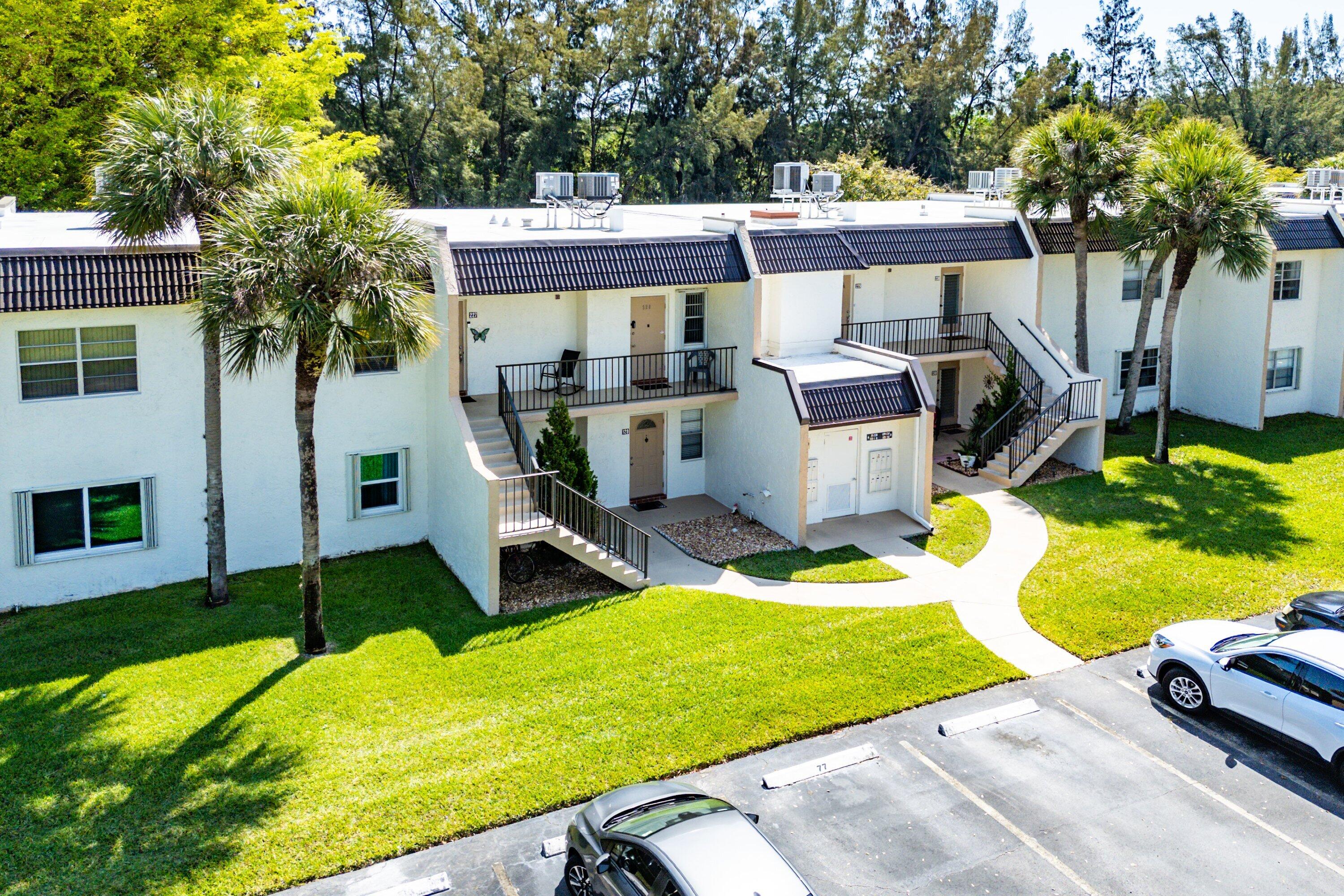 GOLDEN LAKES VILLAGE COND - Residential