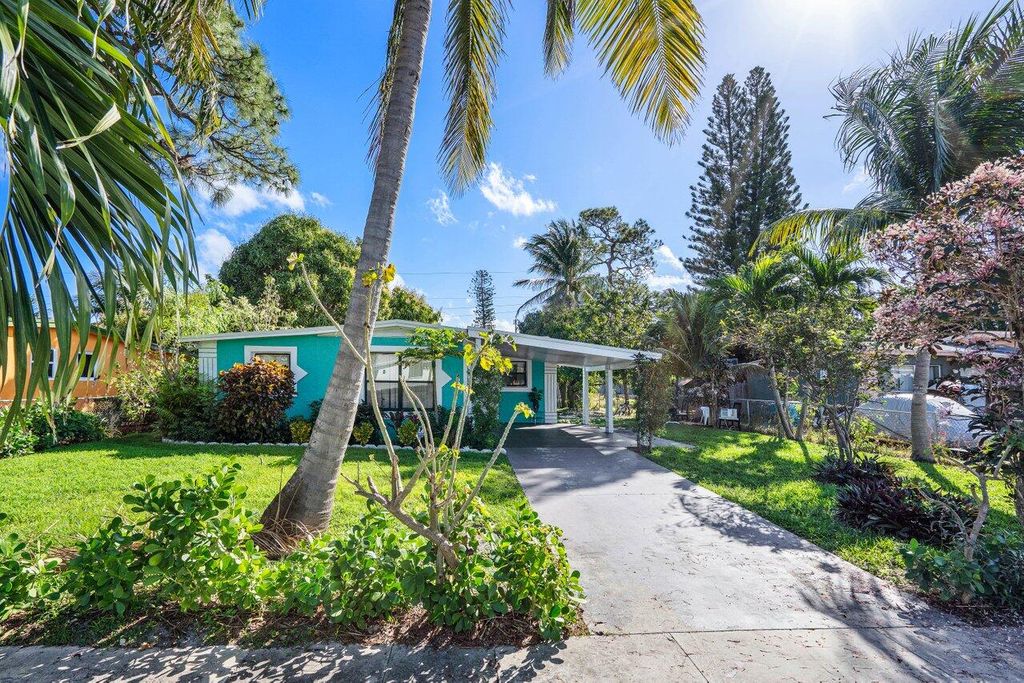 Photo of 2350 NW 2nd Street, Boynton Beach, FL 33435 (MLS # R11063392)