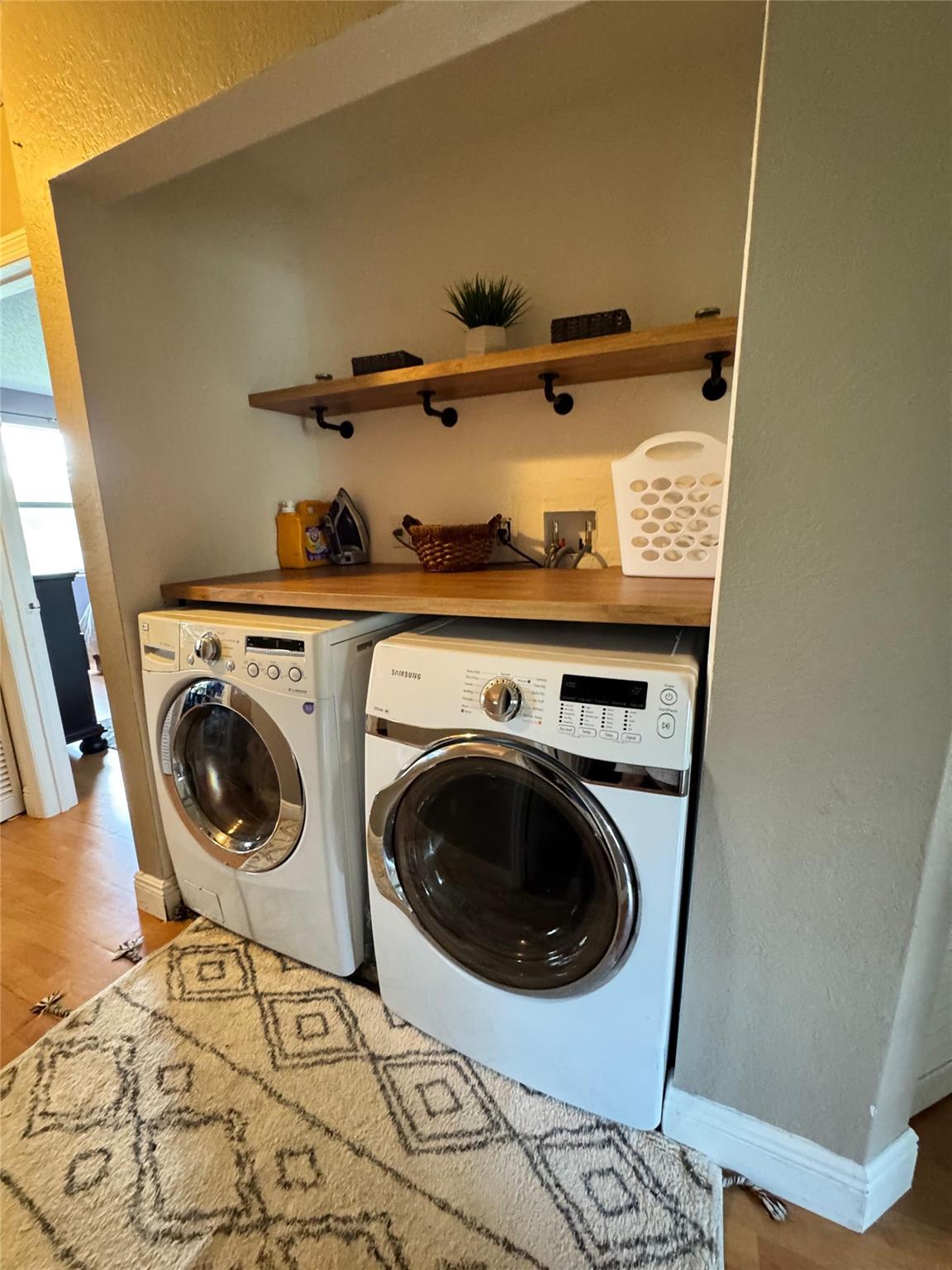 RAINTREE VILLAS - Residential