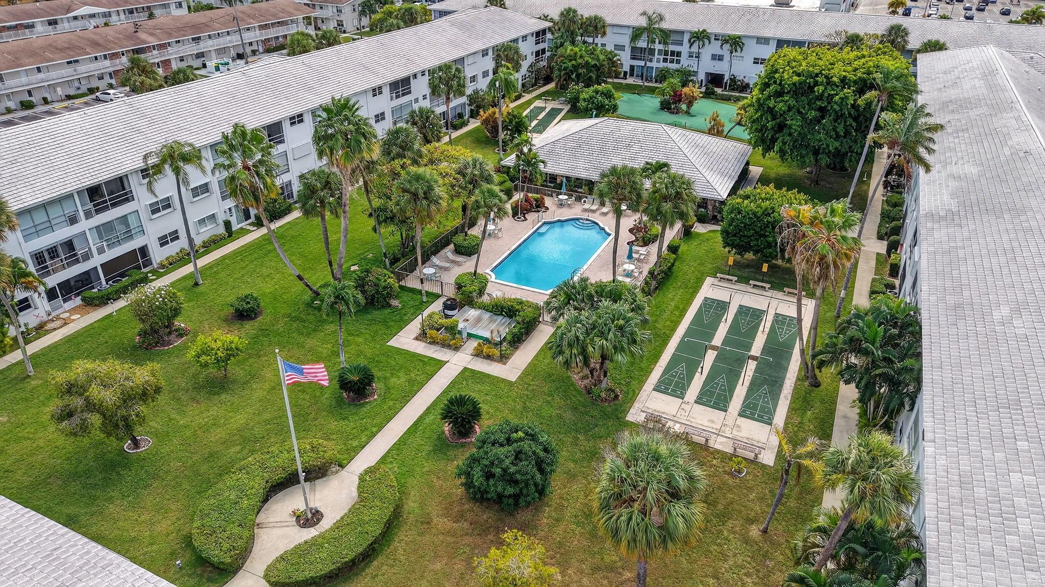 LIGHTHOUSE POINT GARDENS - Residential