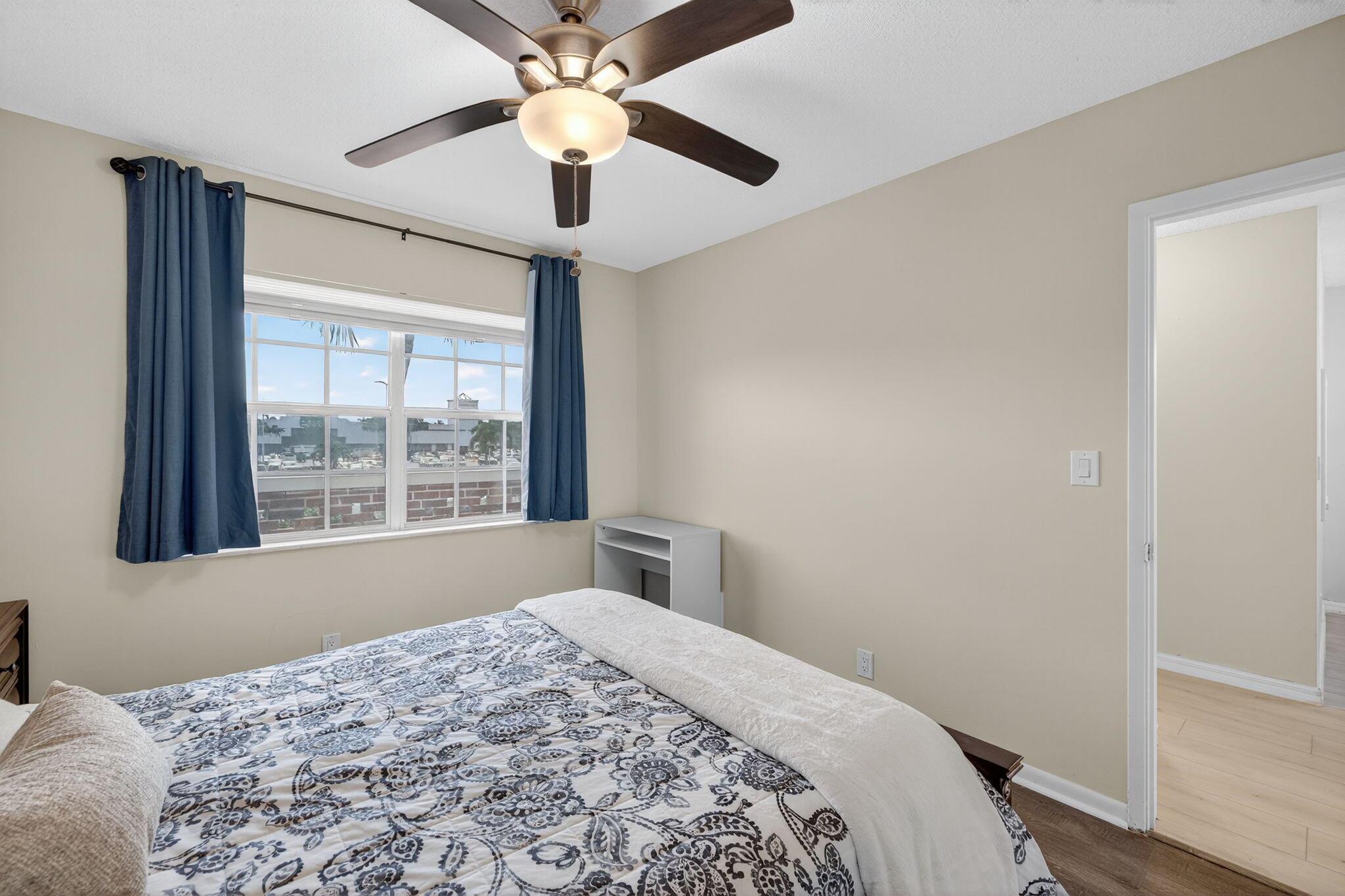 LIGHTHOUSE POINT GARDENS - Residential