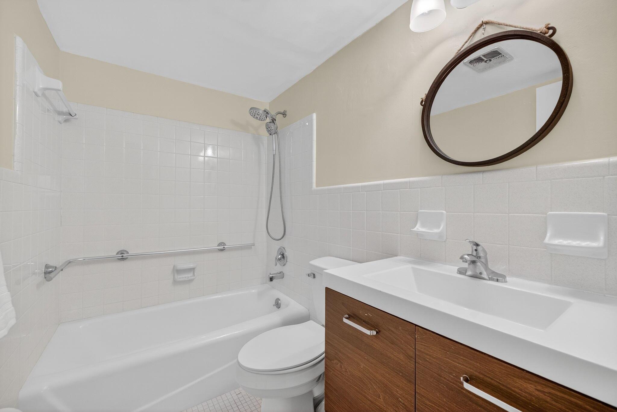 LIGHTHOUSE POINT GARDENS - Residential