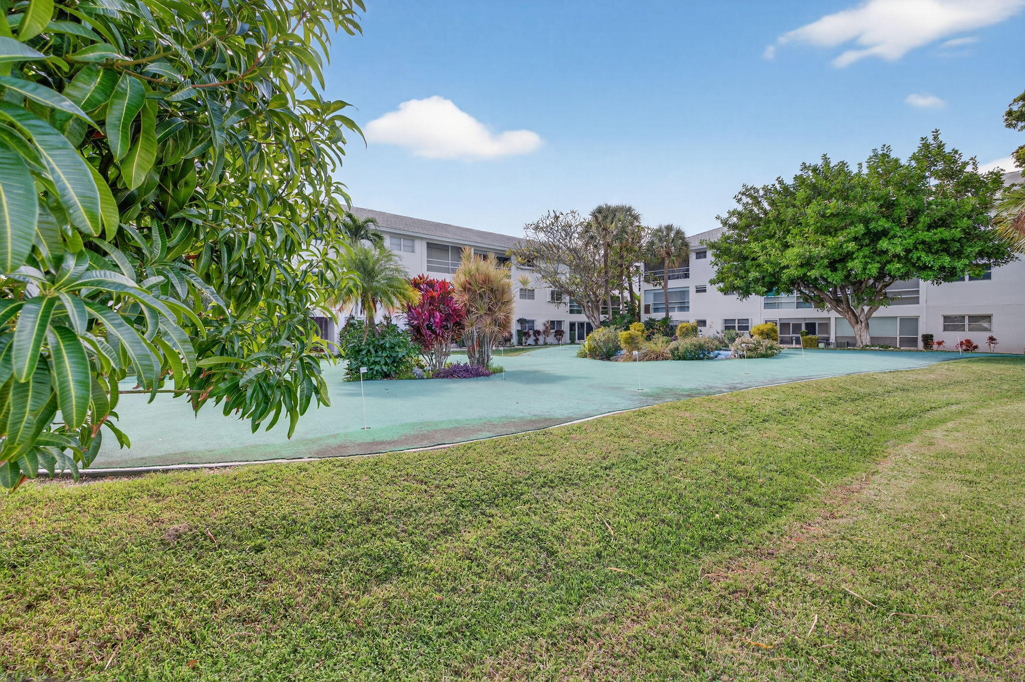 LIGHTHOUSE POINT GARDENS SOUTH - Residential