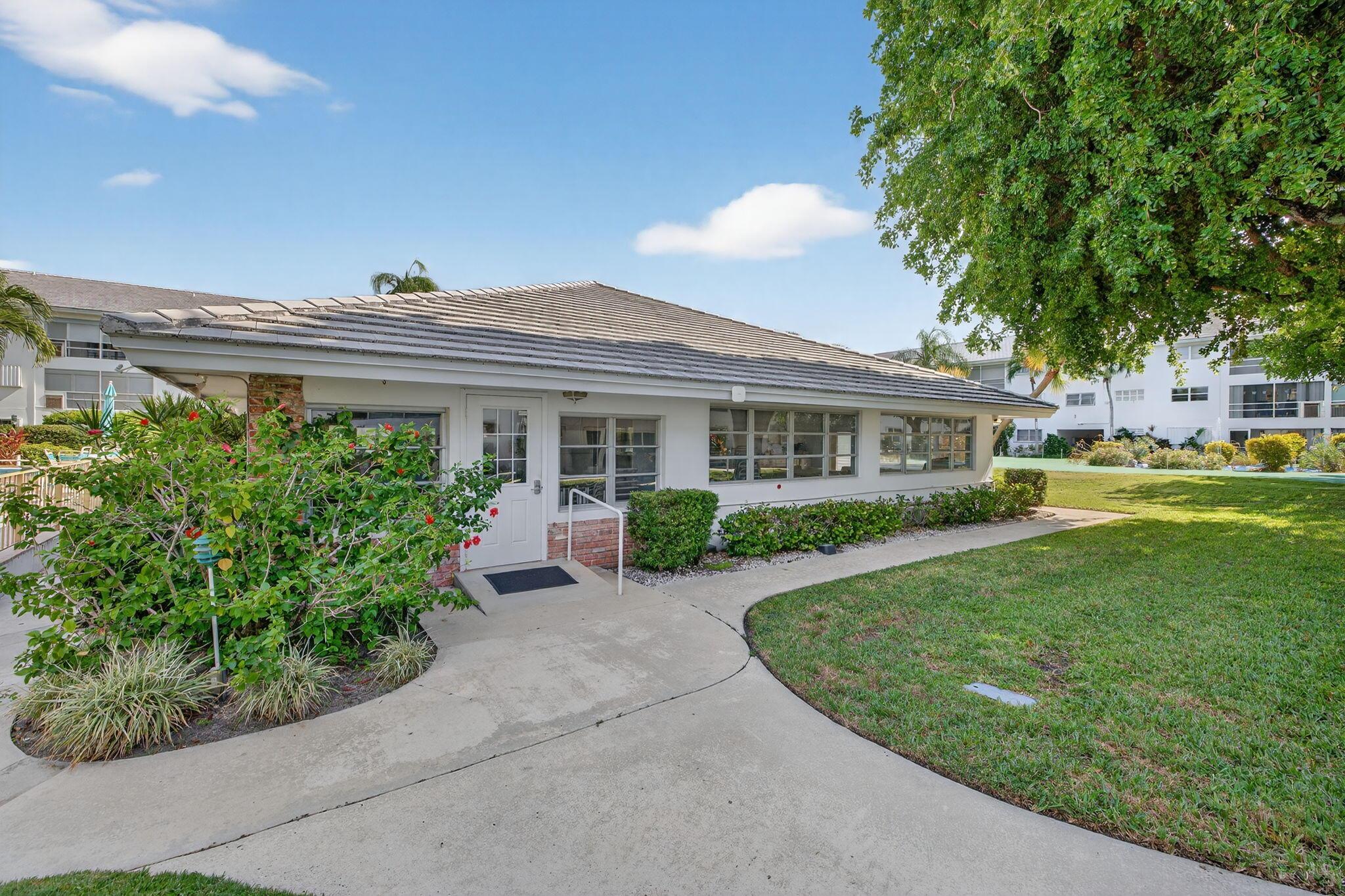 LIGHTHOUSE POINT GARDENS - Residential