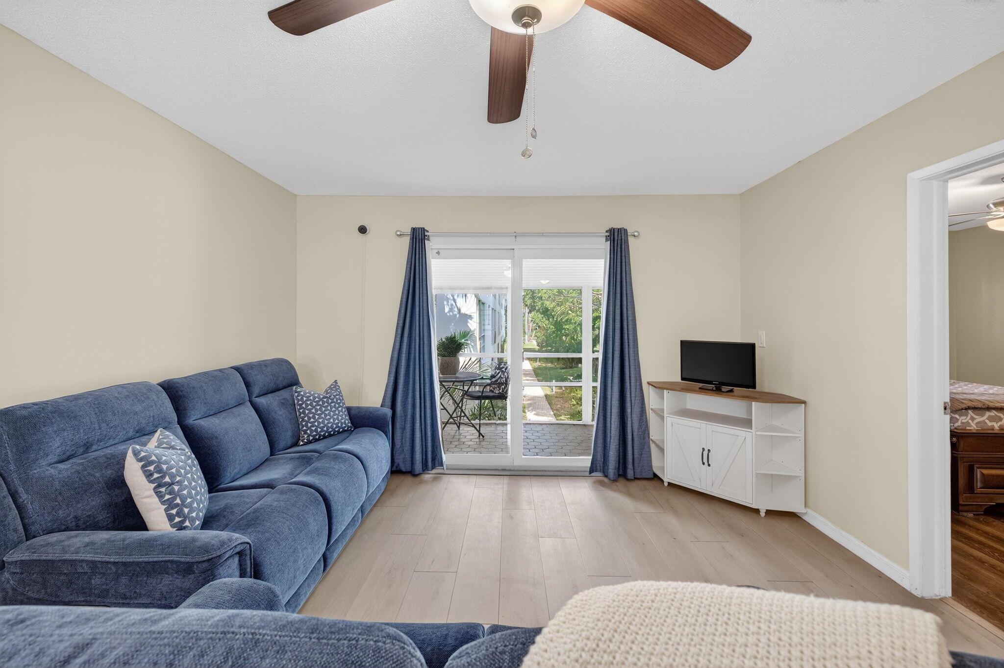 LIGHTHOUSE POINT GARDENS - Residential