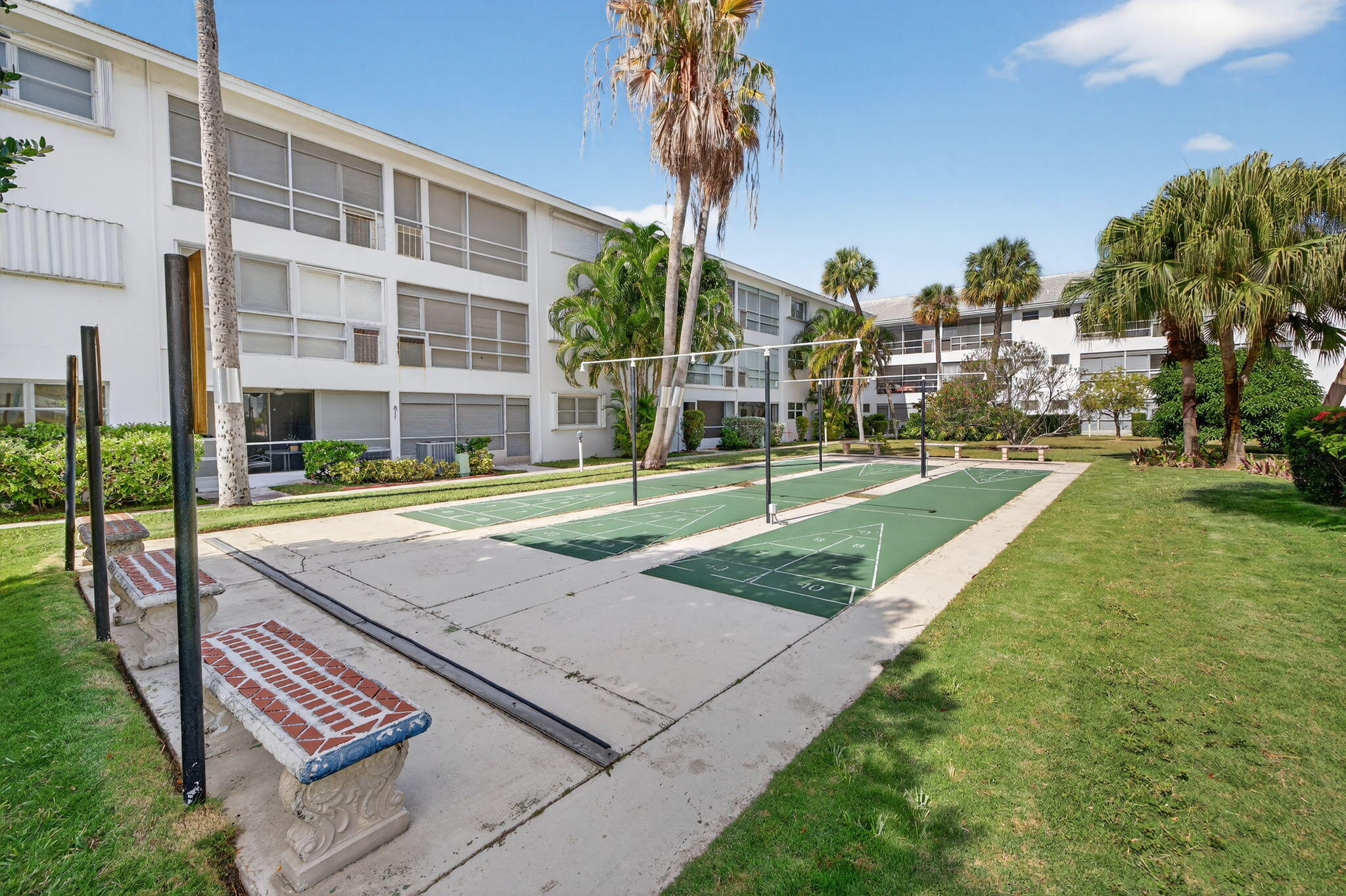 LIGHTHOUSE POINT GARDENS SOUTH - Residential