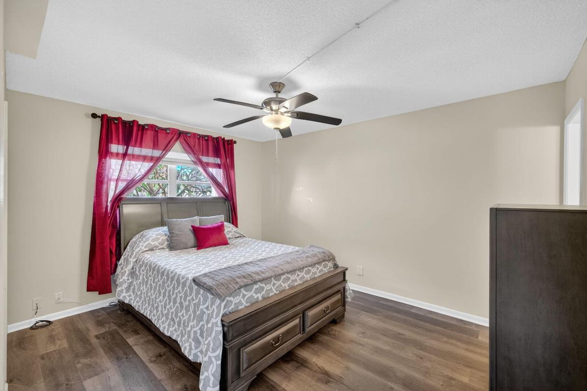 LIGHTHOUSE POINT GARDENS SOUTH - Residential