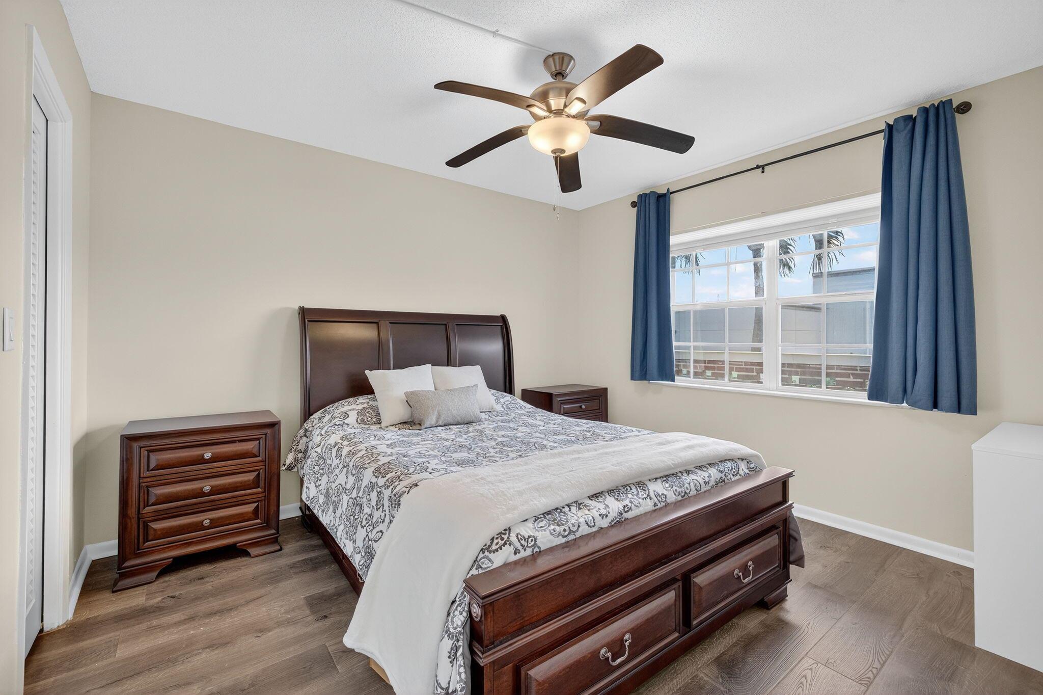 LIGHTHOUSE POINT GARDENS - Residential