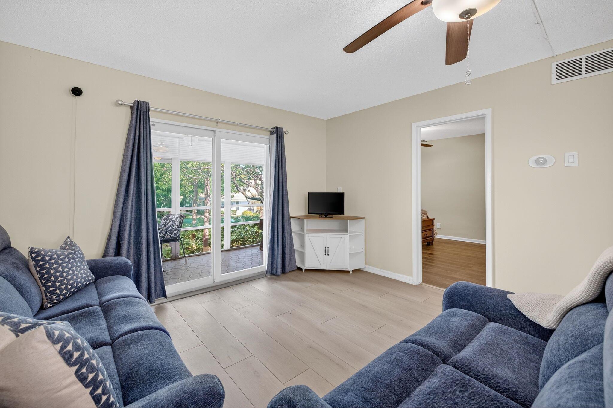 LIGHTHOUSE POINT GARDENS - Residential