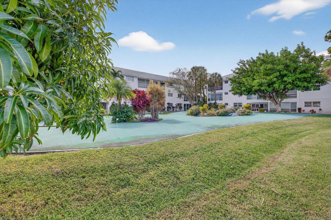 LIGHTHOUSE POINT GARDENS SOUTH - Residential