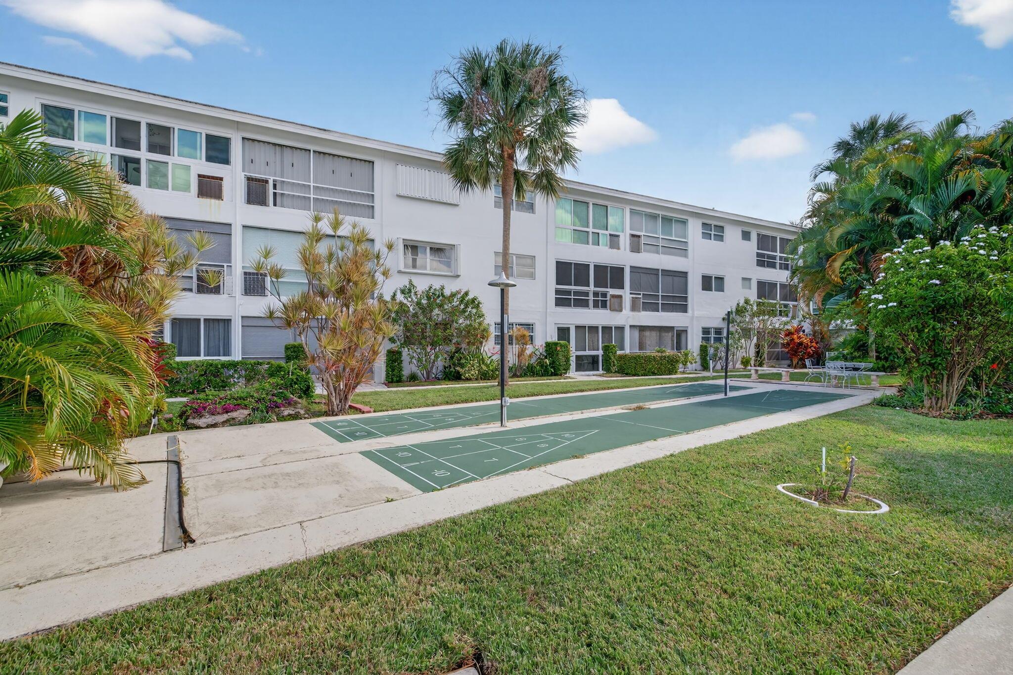 LIGHTHOUSE POINT GARDENS - Residential