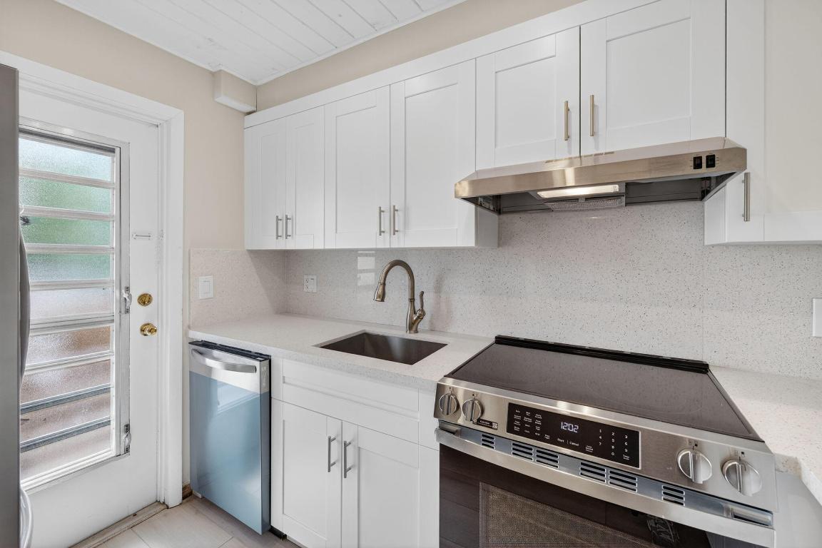 LIGHTHOUSE POINT GARDENS SOUTH - Residential