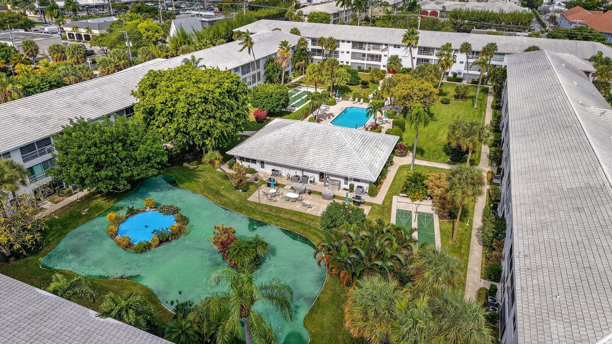 LIGHTHOUSE POINT GARDENS - Residential