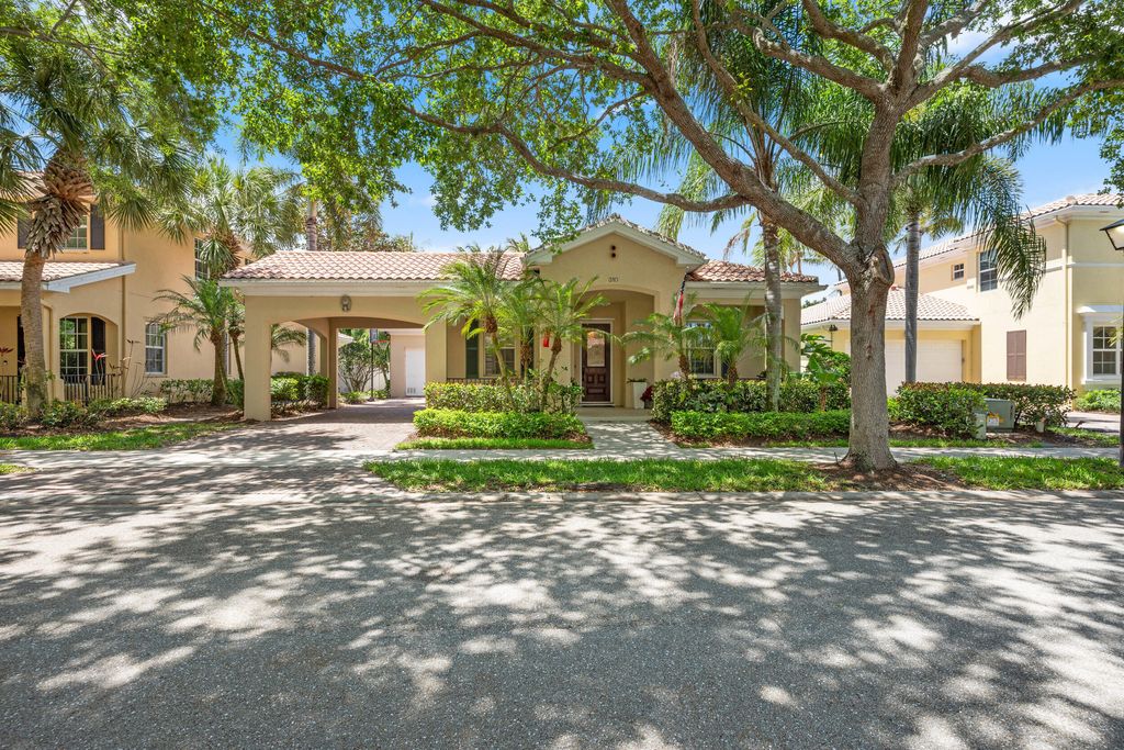 Photo of 310 San Remo Drive, Jupiter, FL 33458 (MLS # B26017647)