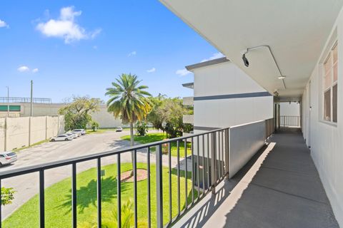 Tiny photo for 5275 NW 10th Court #305, Plantation, FL 33313 (MLS # B26007971)