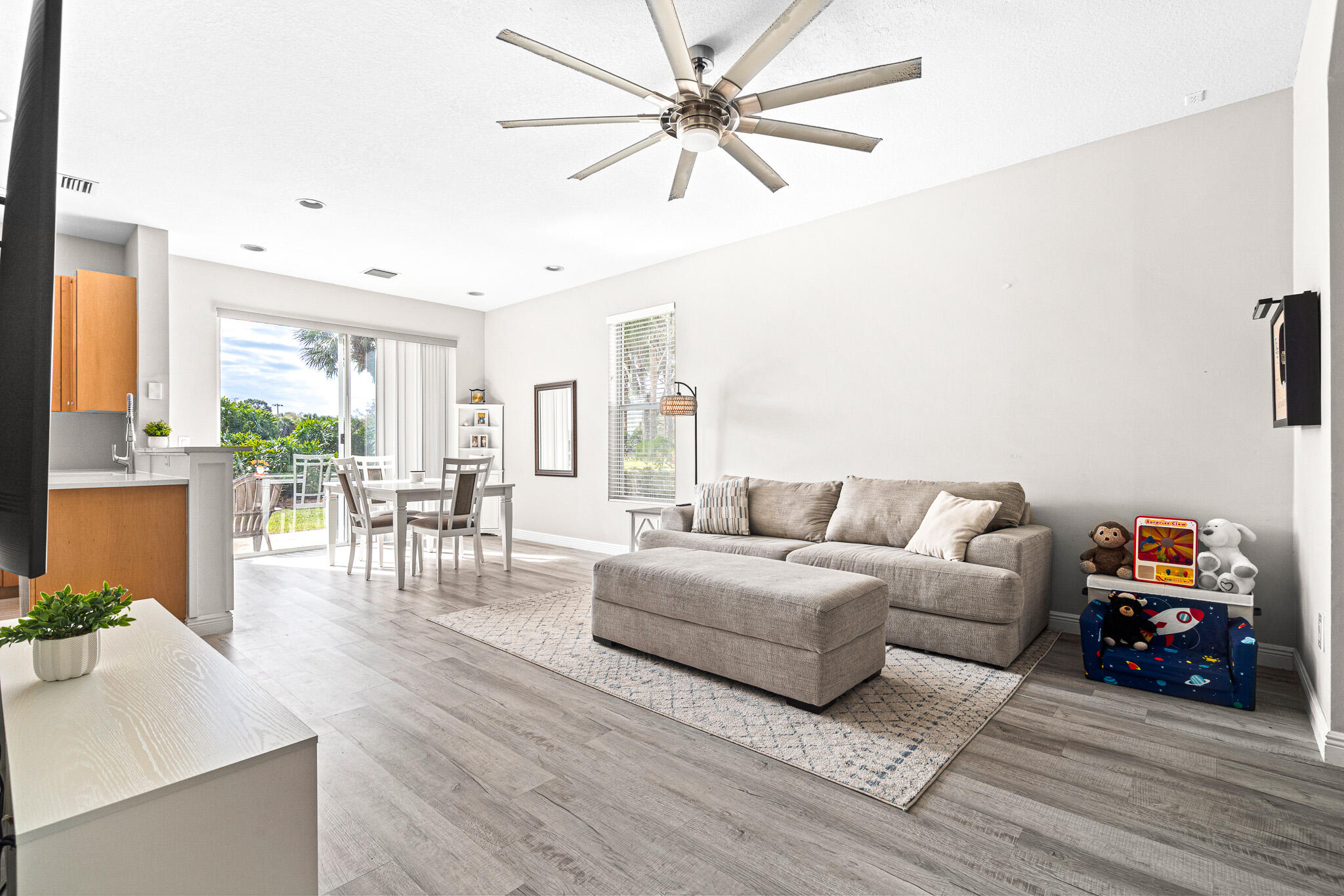 SEMINOLE ESTATES & TOWNHOMES - Residential