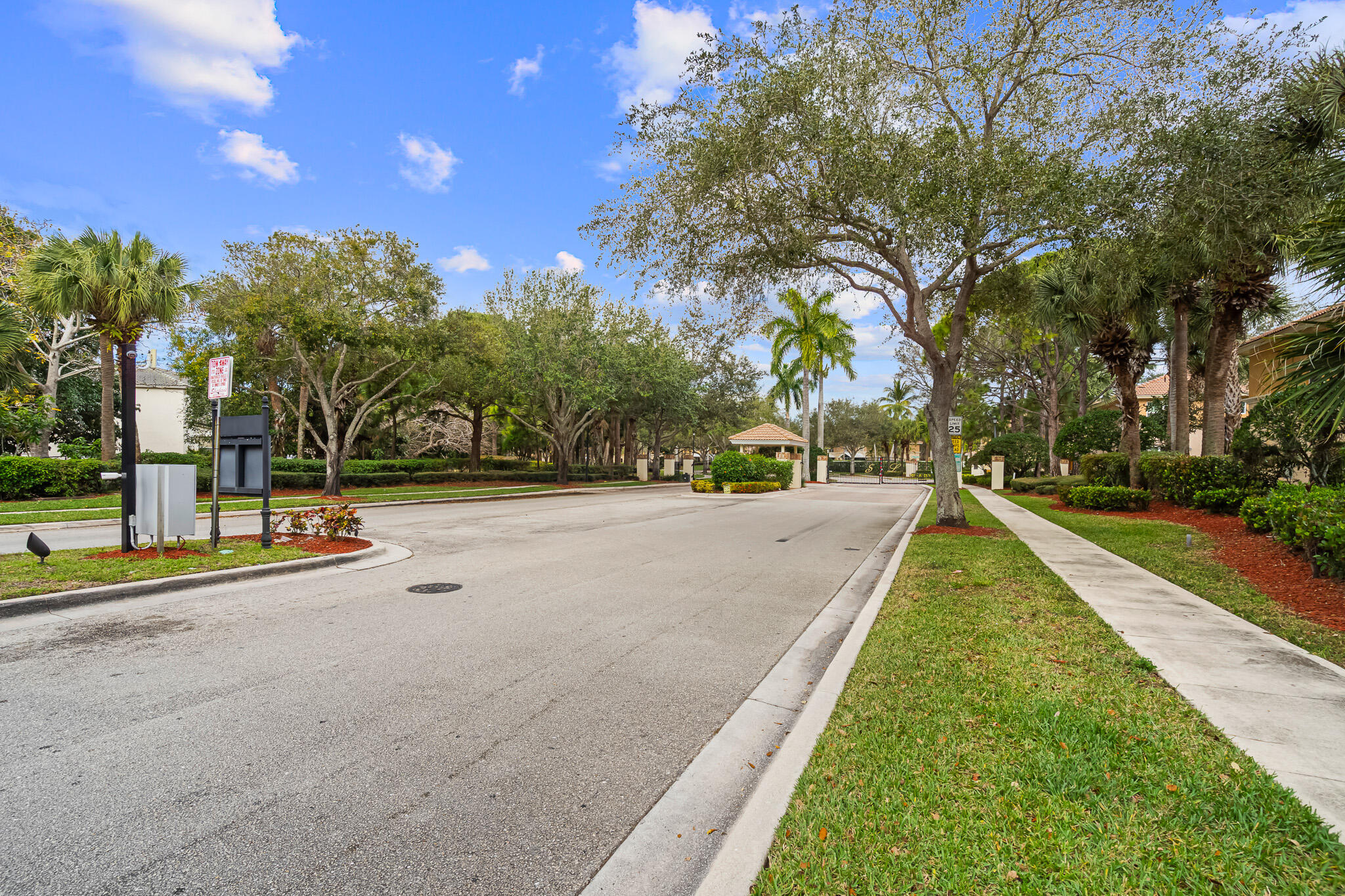 SEMINOLE ESTATES & TOWNHOMES - Residential
