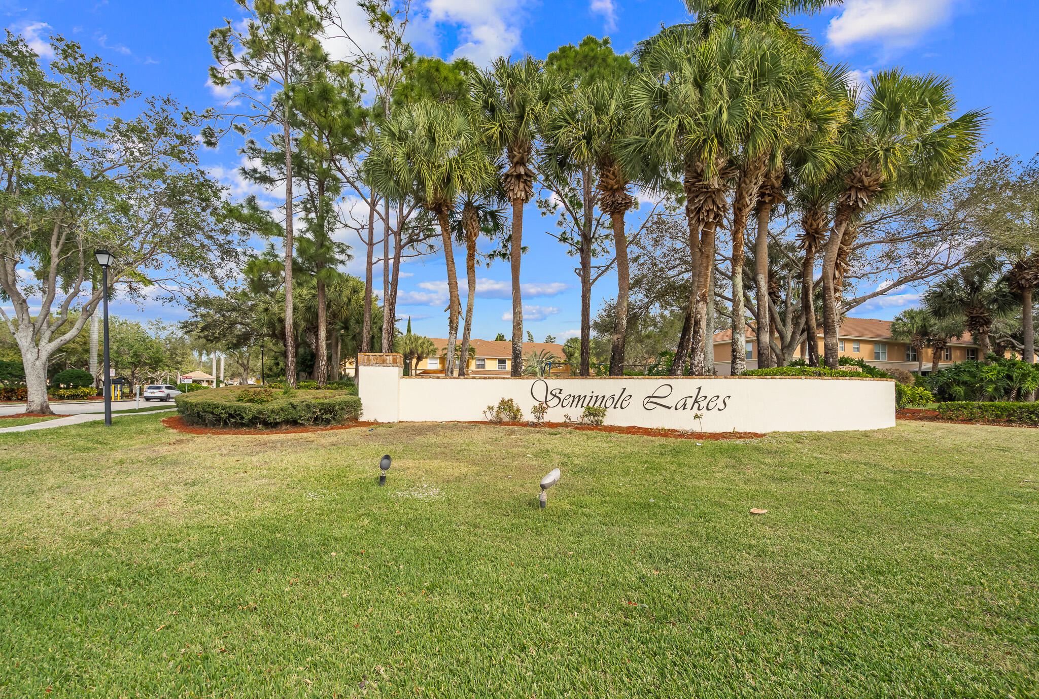 SEMINOLE ESTATES & TOWNHOMES - Residential