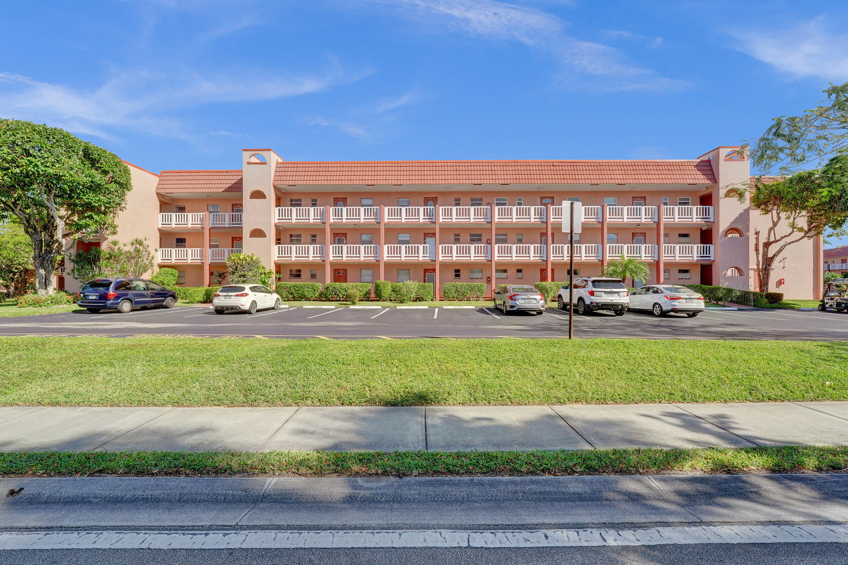 SUNRISE LAKES 122 CONDO - Residential