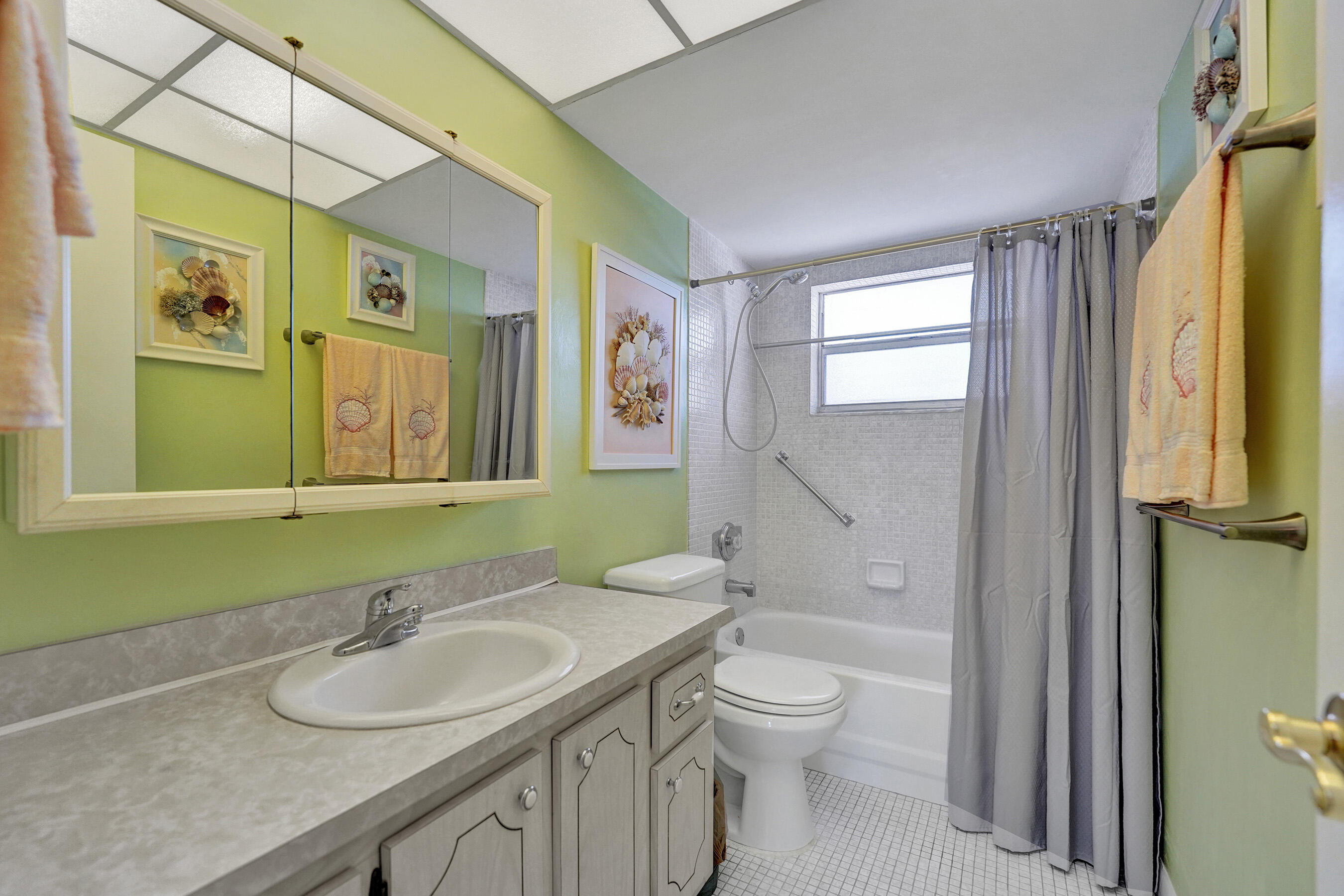 SUNRISE LAKES 122 CONDO - Residential