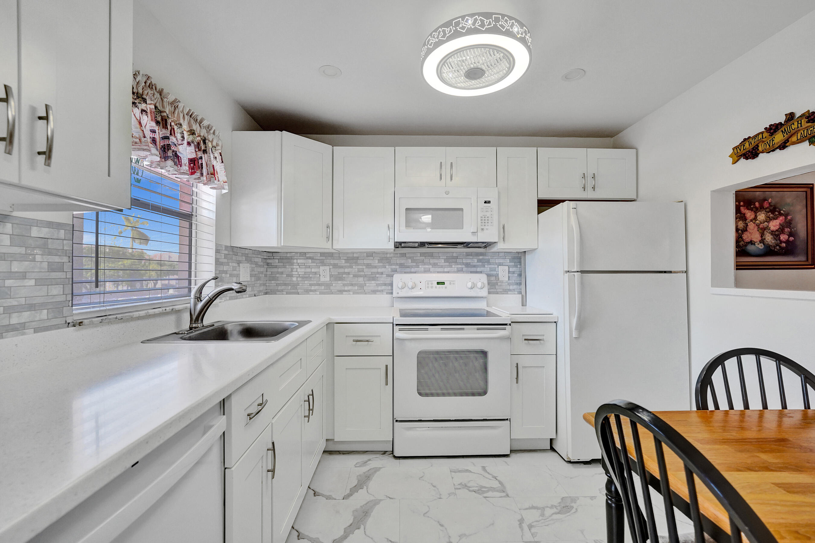 9421 Sunrise Lakes Boulevard 206