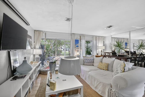 Tiny photo for 153 W Hemingway Circle W, Margate, FL 33063 (MLS # B26023484)