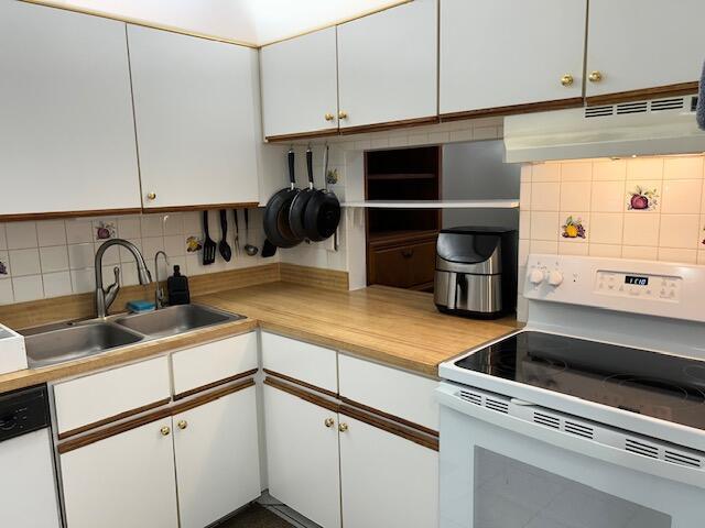 GOLDEN LAKES VILLAGE - Residential