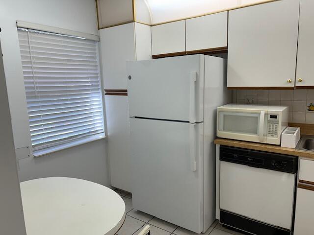 GOLDEN LAKES VILLAGE - Residential