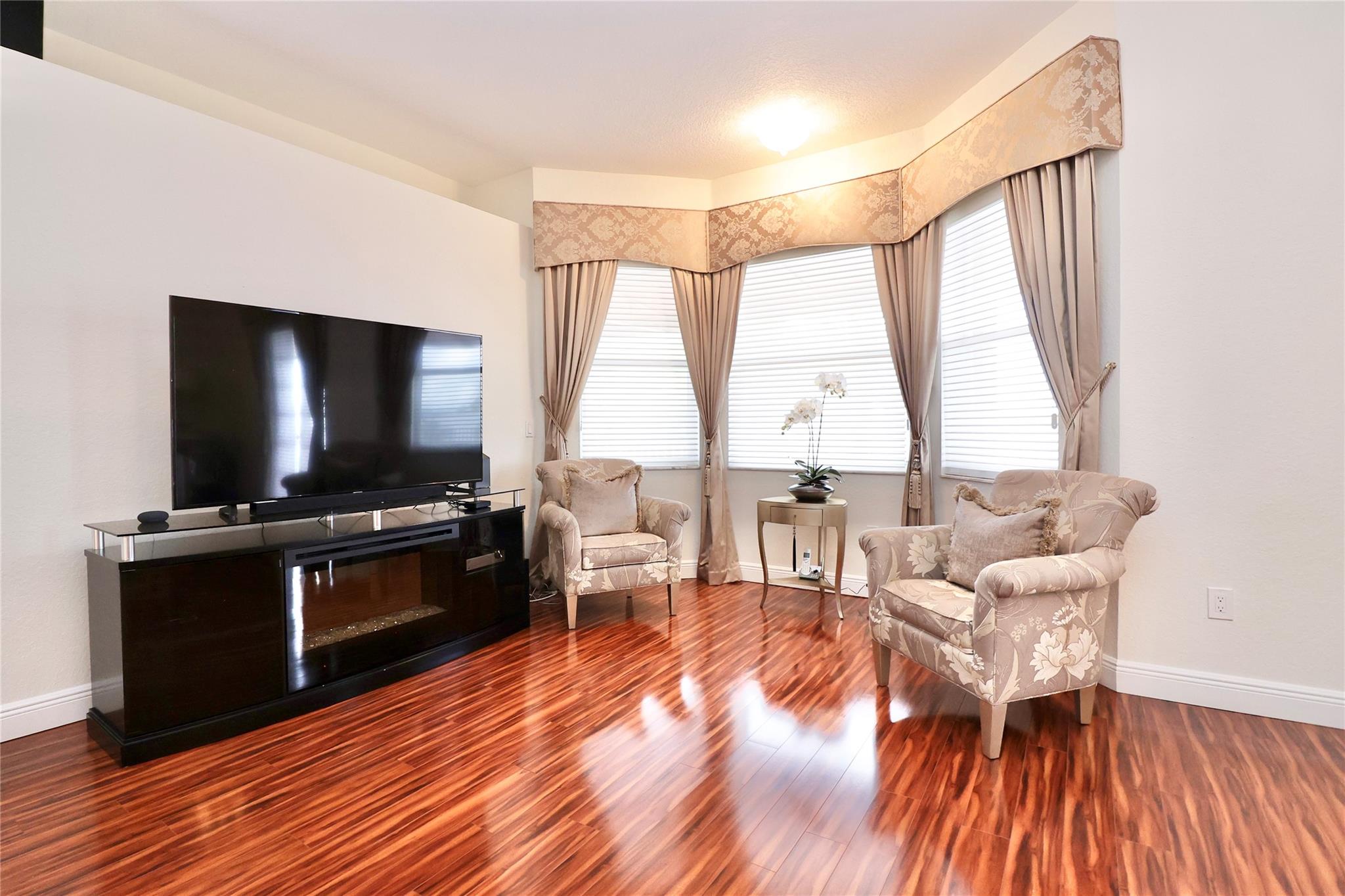 Riviera Isles I 167-28 B - Residential