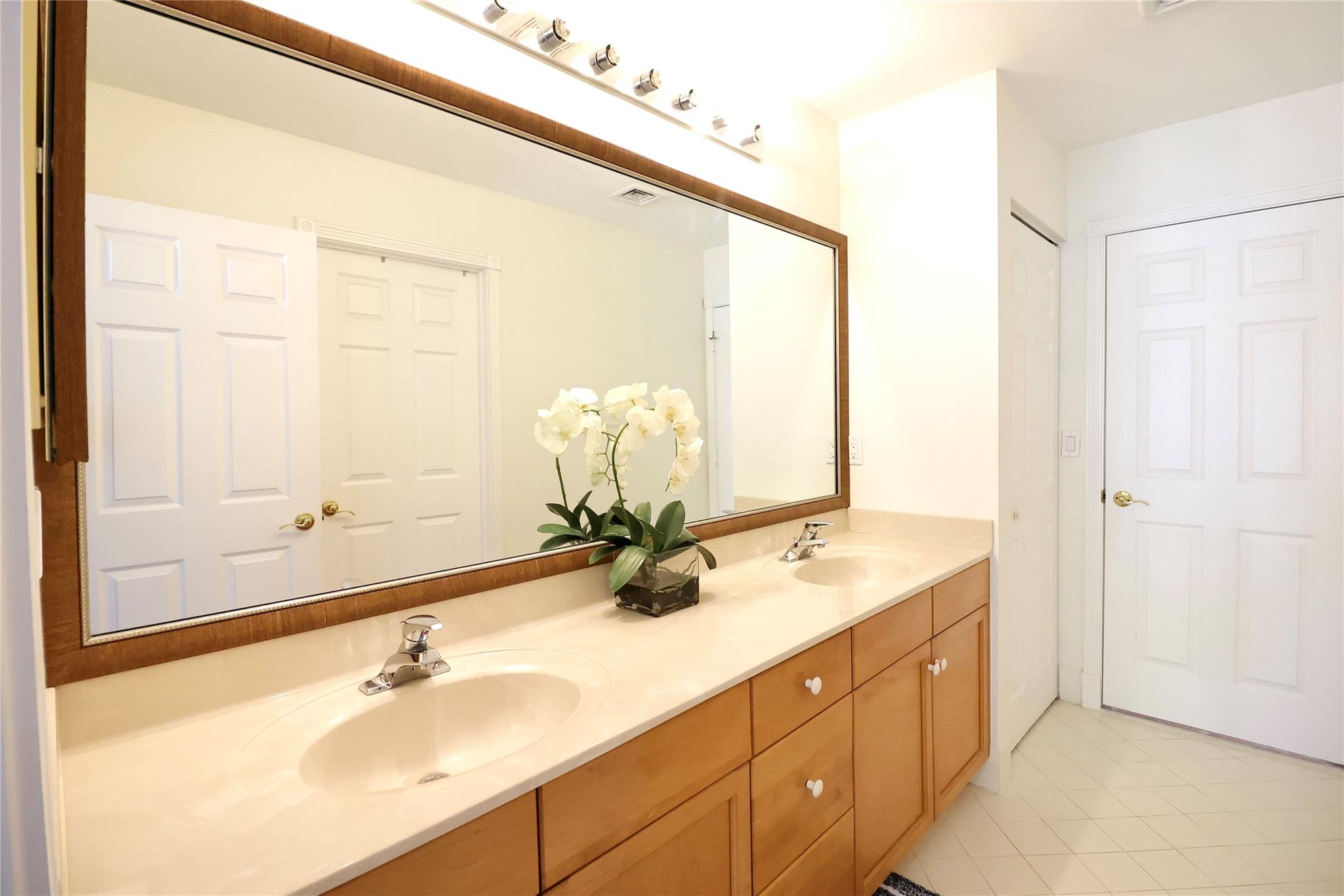 Riviera Isles I 167-28 B - Residential