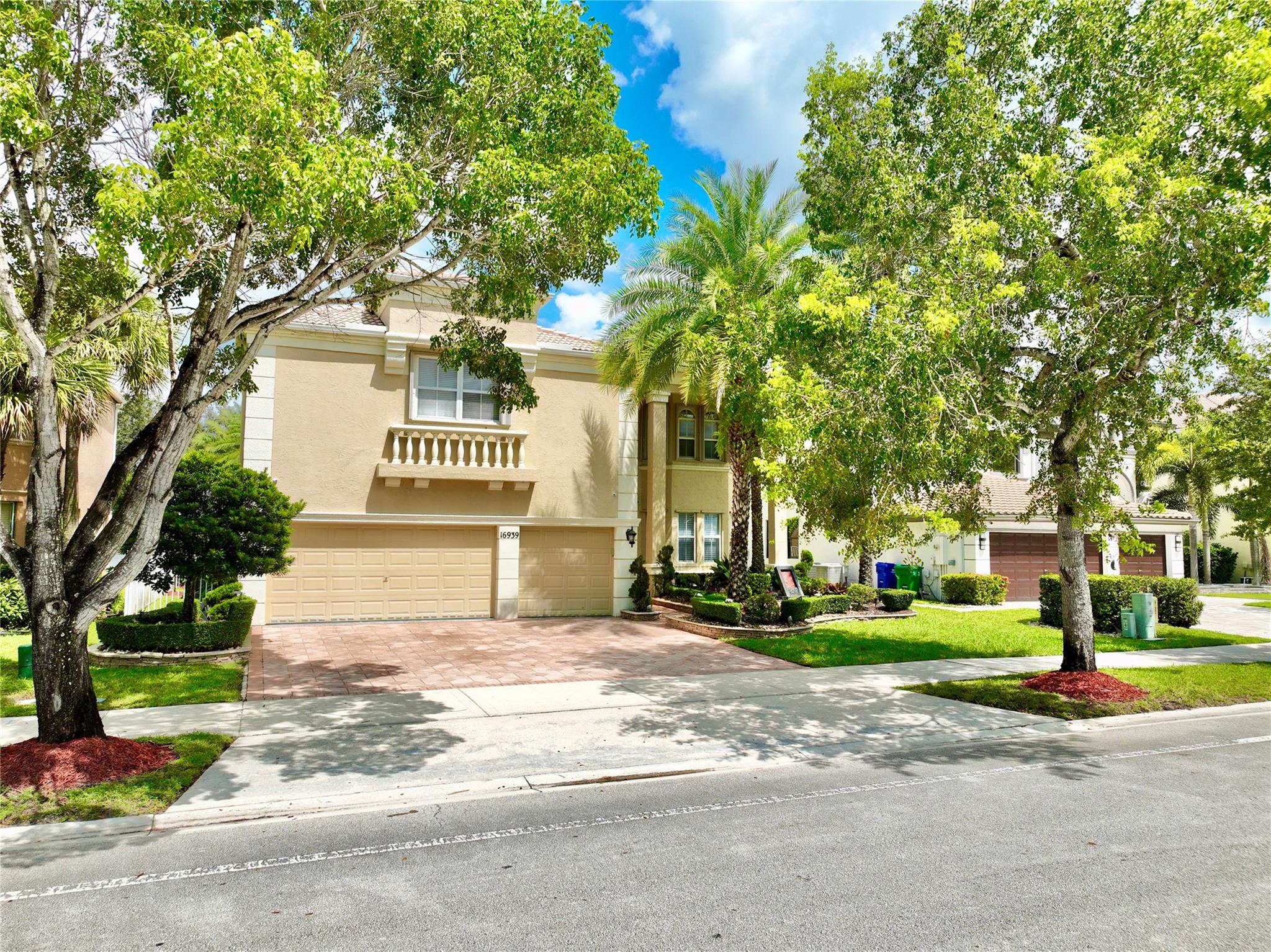Riviera Isles I 167-28 B - Residential