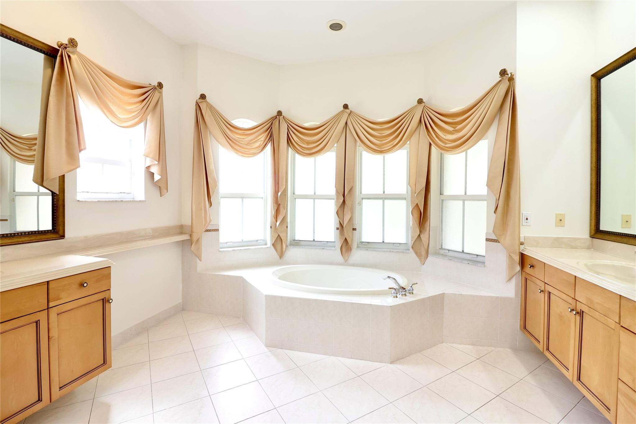 Riviera Isles I 167-28 B - Residential