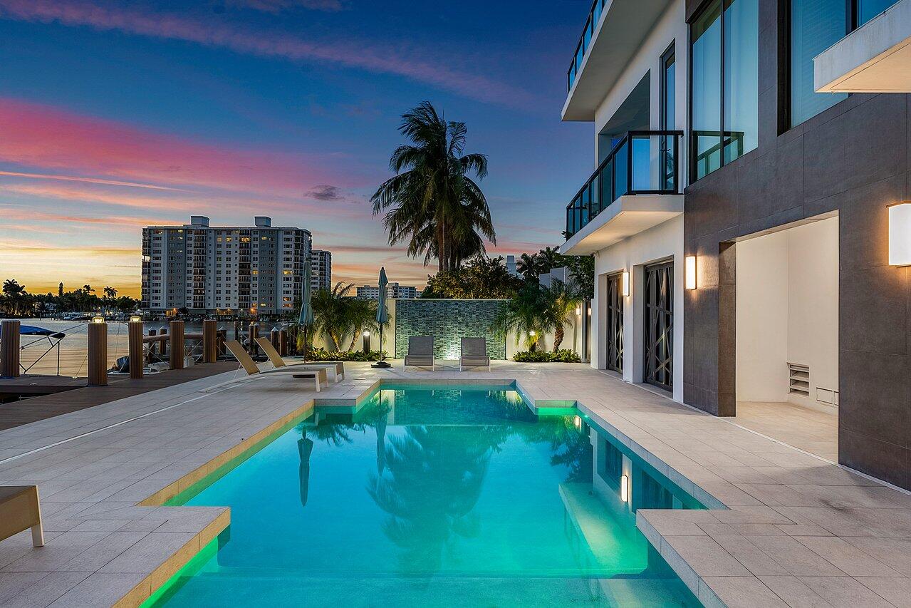 COVE 4 CONDO - Residential