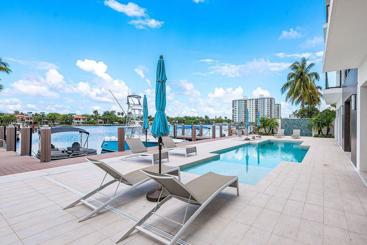 COVE 4 CONDO - Residential