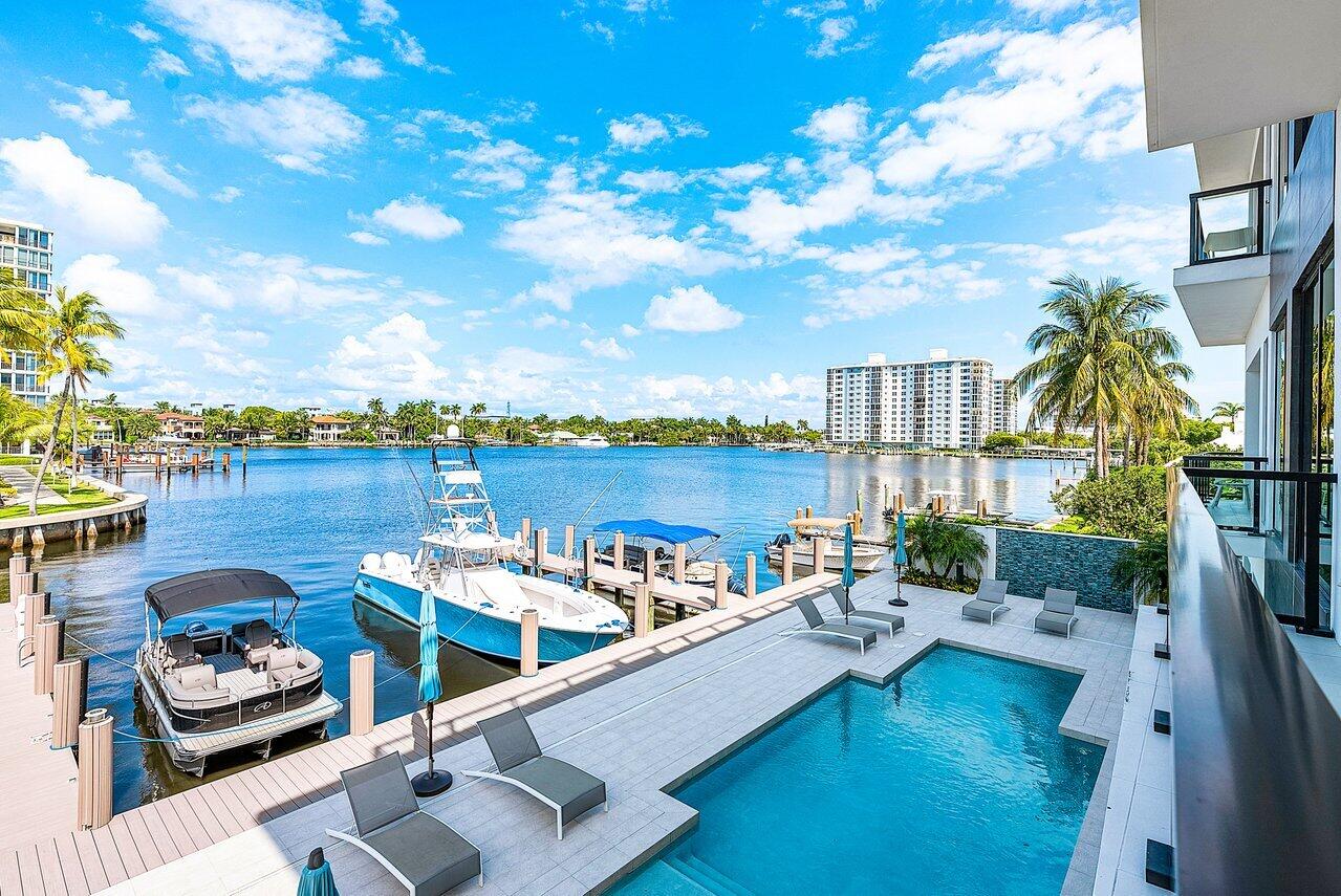 COVE 4 CONDO - Residential