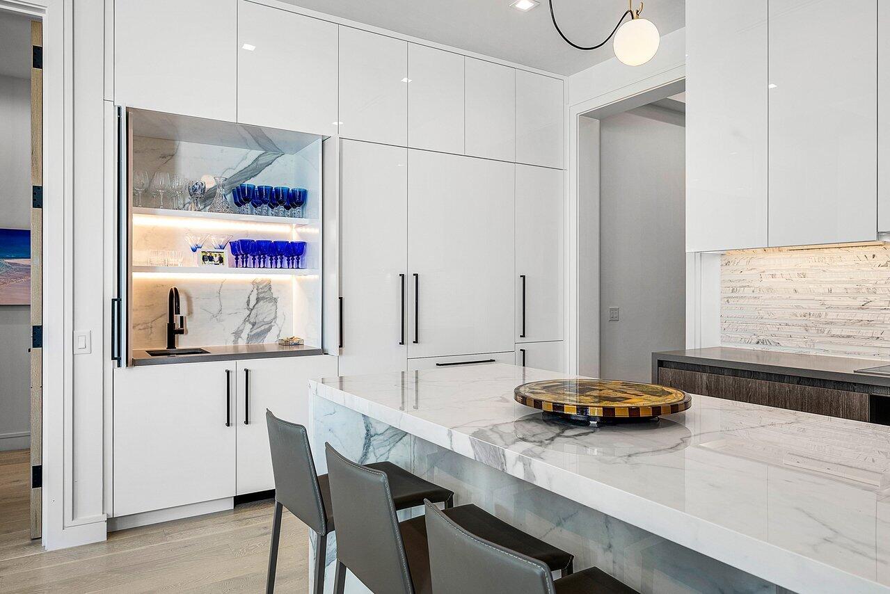 COVE 4 CONDO - Residential